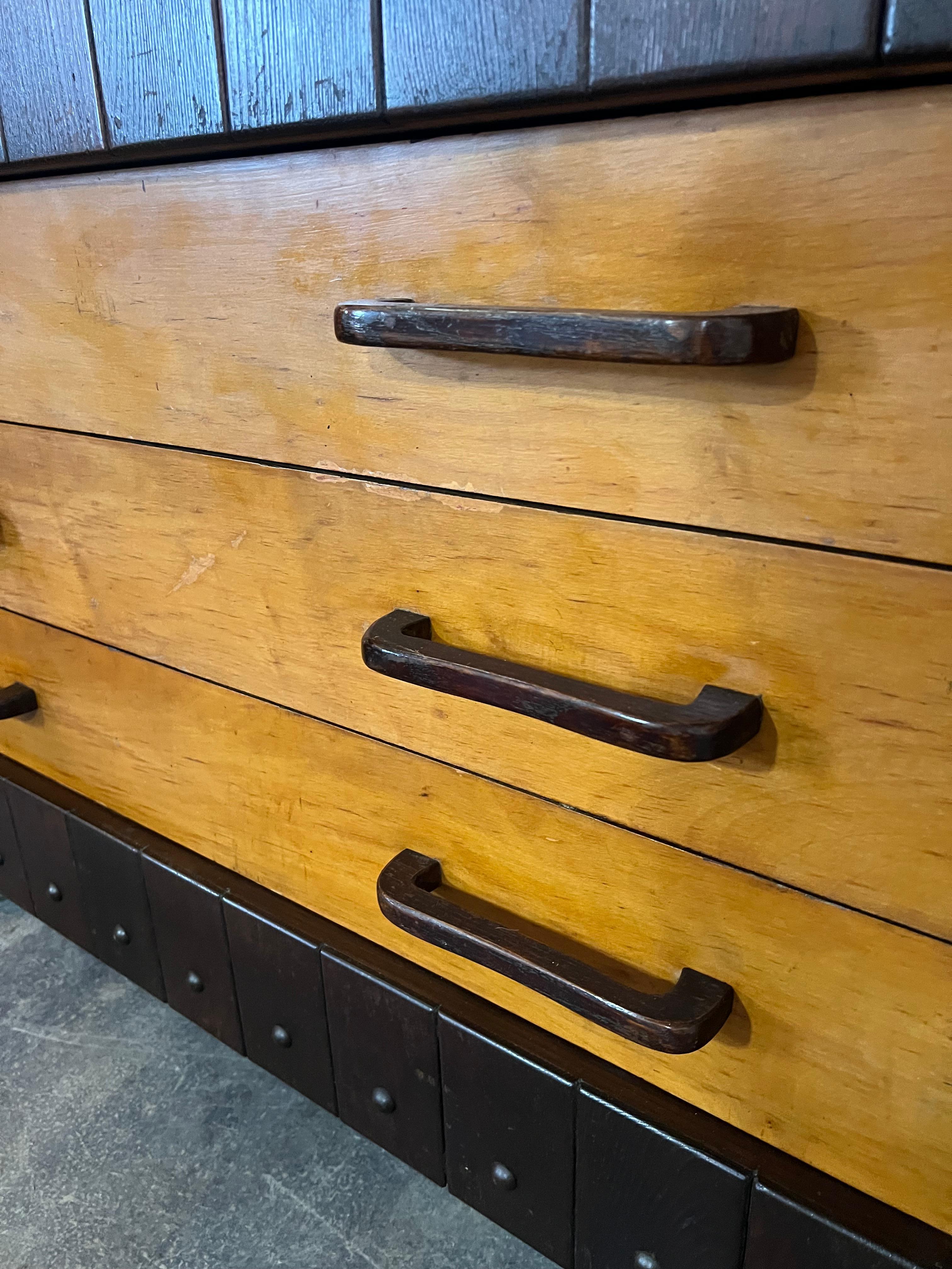 Francese Credenza in legno francese degli anni '60 in vendita