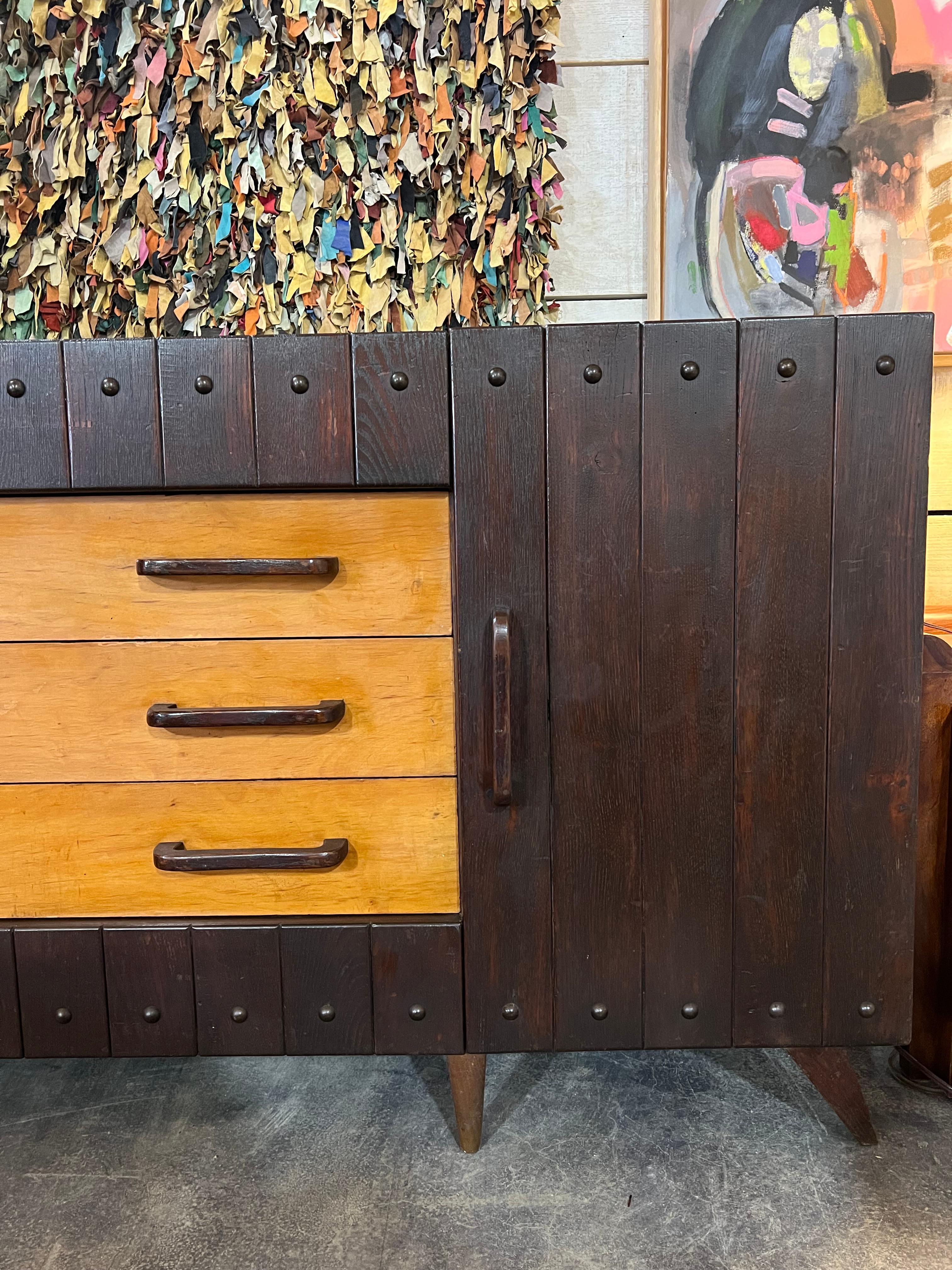 Credenza in legno francese degli anni '60 In condizioni buone in vendita a Chicago, IL