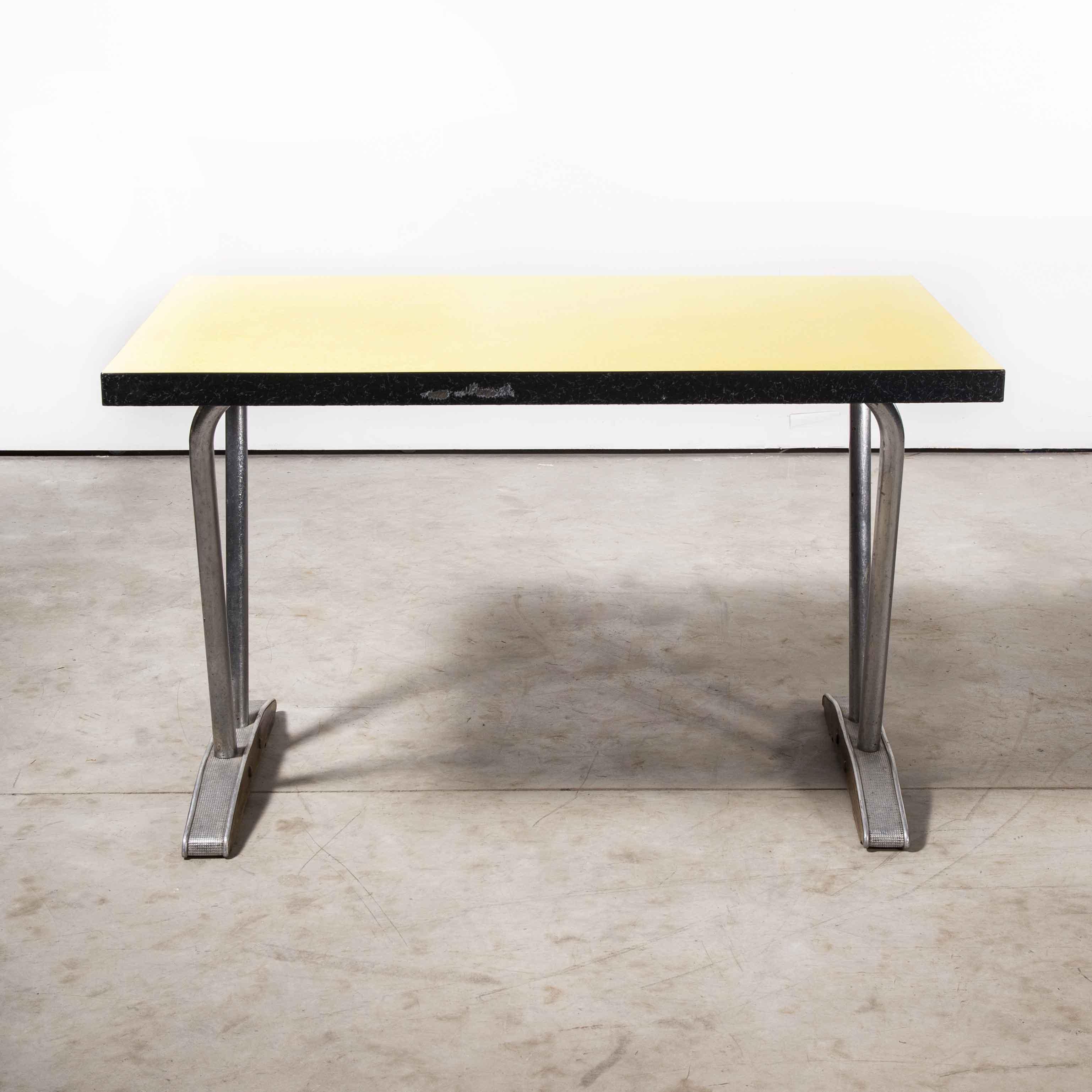 1960’s French Yellow Laminate Dining Table with Aluminium Base, 'Model 779.1' For Sale 4