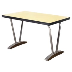 Table de salle à manger française des années 1960 en stratifié jaune avec base en aluminium, « Modèle 779.1 »