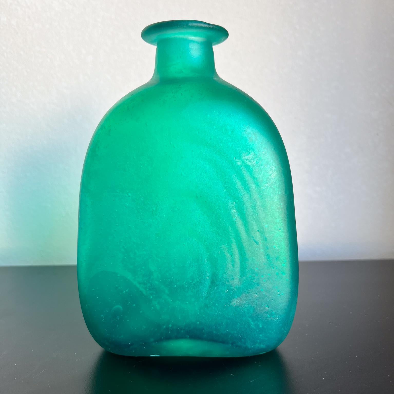 Bottiglia in vetro verde smerigliato degli anni '60 in stile Alfredo Barbini in vendita 4
