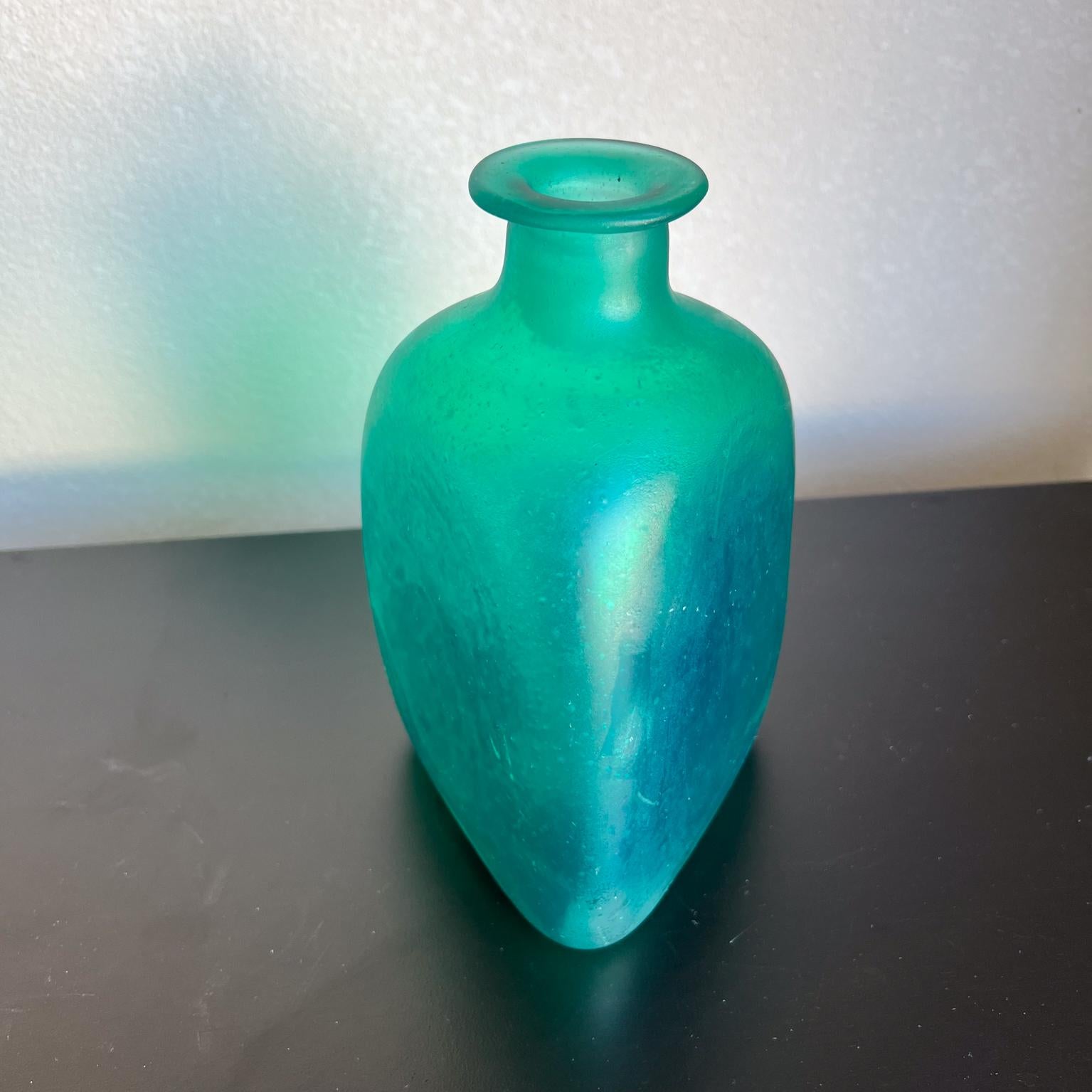 Bottiglia in vetro verde smerigliato degli anni '60 in stile Alfredo Barbini in vendita 1