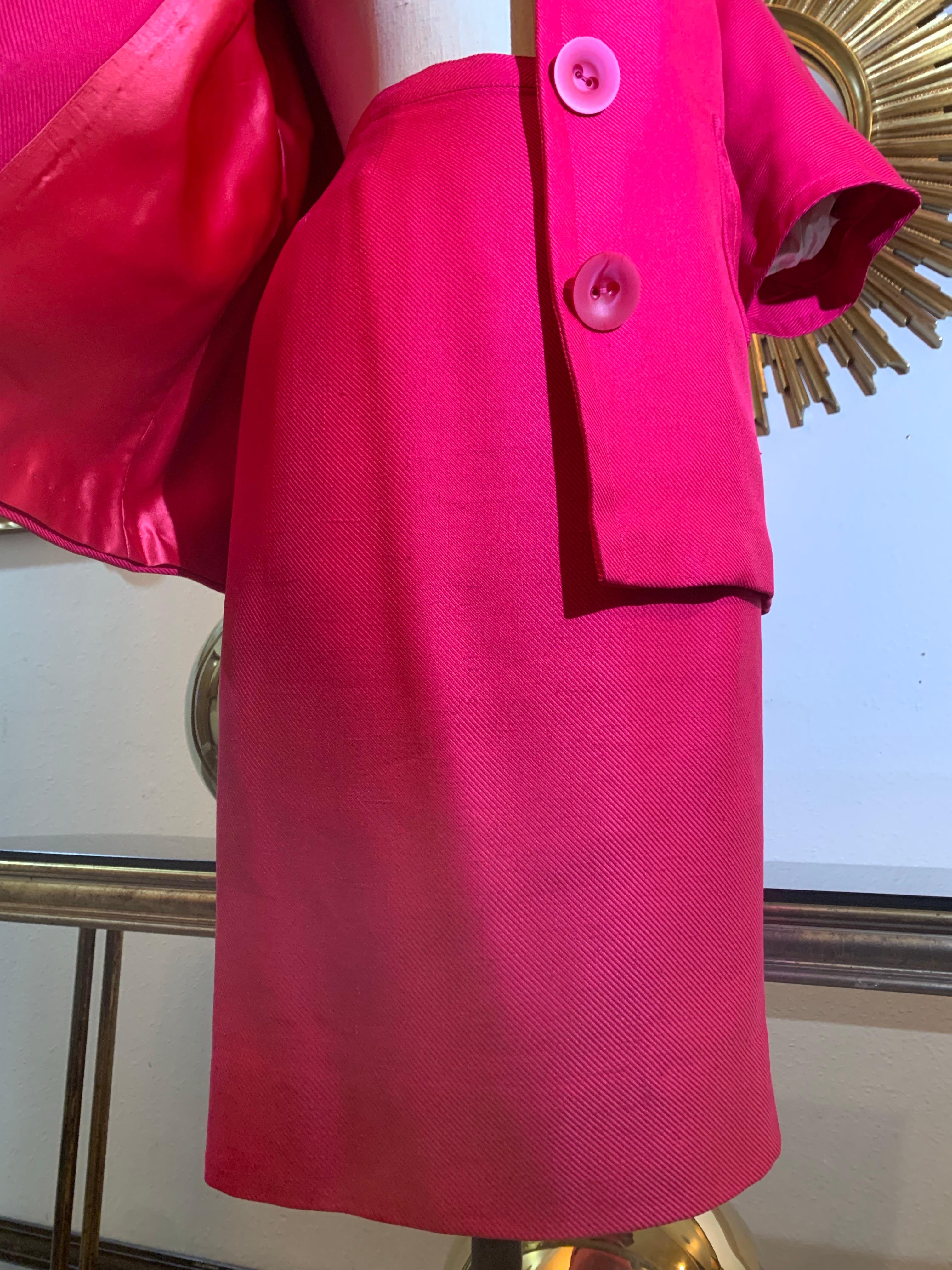Abito a due pezzi con gonna a ruota in twill di seta degli anni '60, rosa fucsia, con maniche al gomito in vendita 5