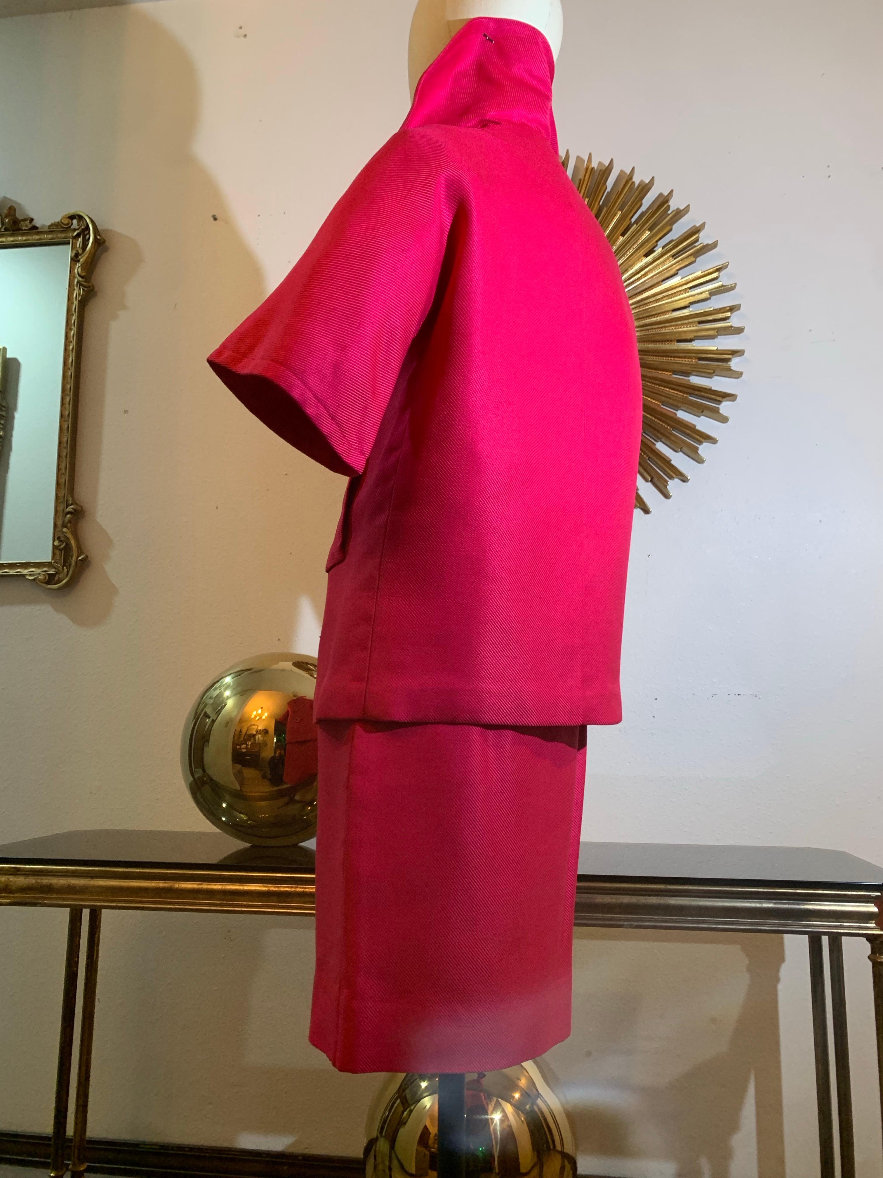 Abito a due pezzi con gonna a ruota in twill di seta degli anni '60, rosa fucsia, con maniche al gomito in vendita 6