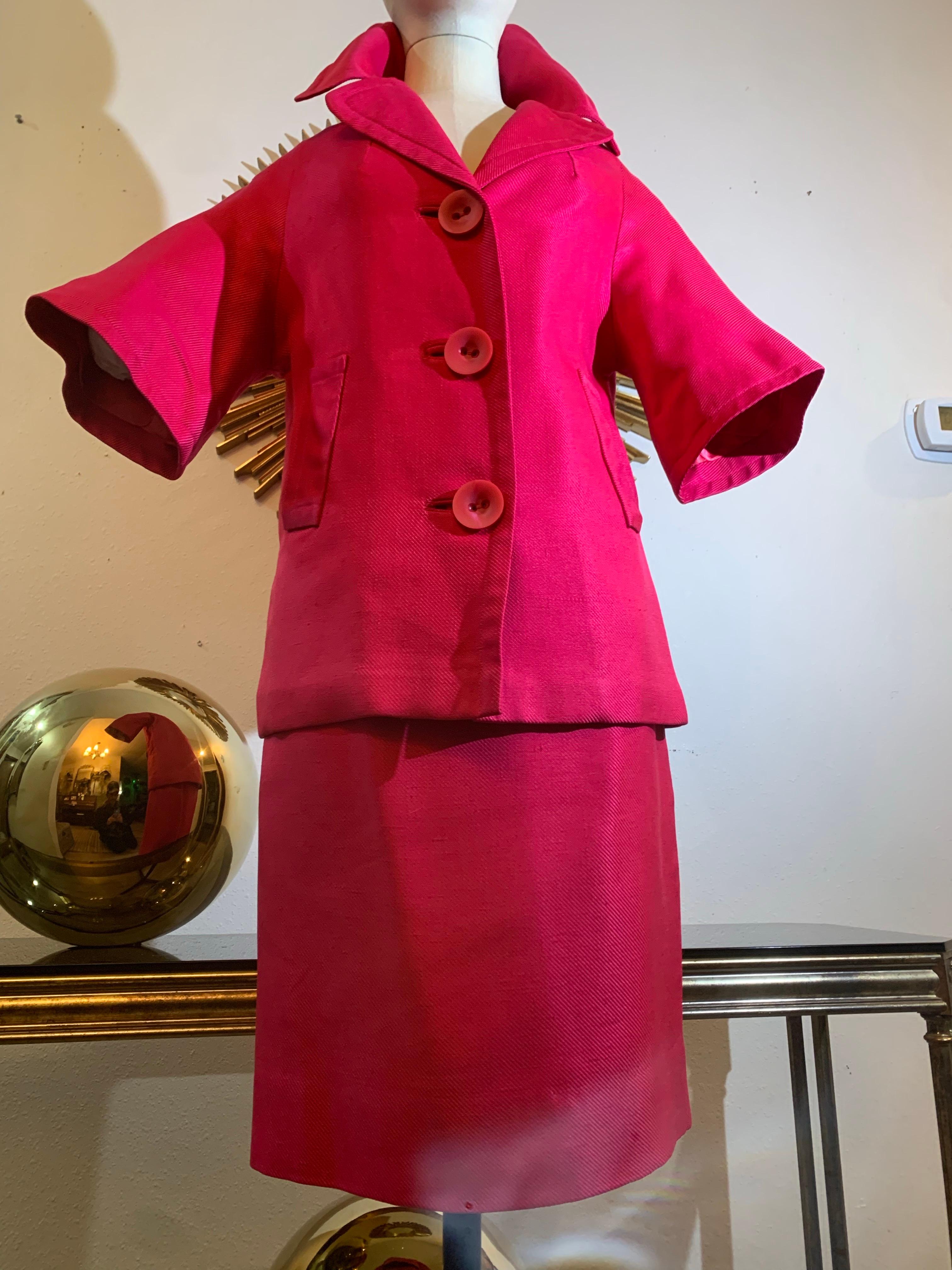 Rosa Abito a due pezzi con gonna a ruota in twill di seta degli anni '60, rosa fucsia, con maniche al gomito in vendita