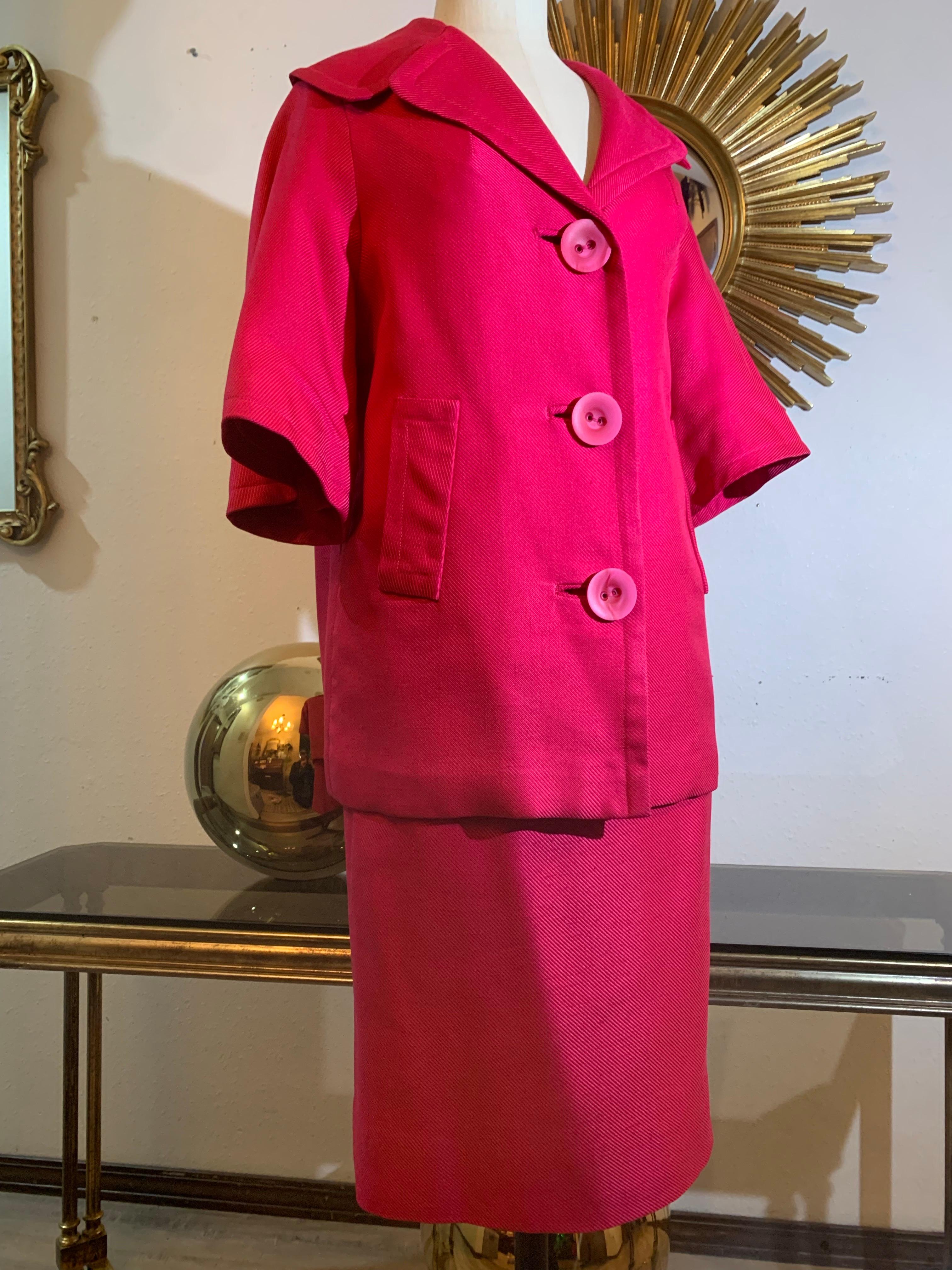 Donna Abito a due pezzi con gonna a ruota in twill di seta degli anni '60, rosa fucsia, con maniche al gomito in vendita