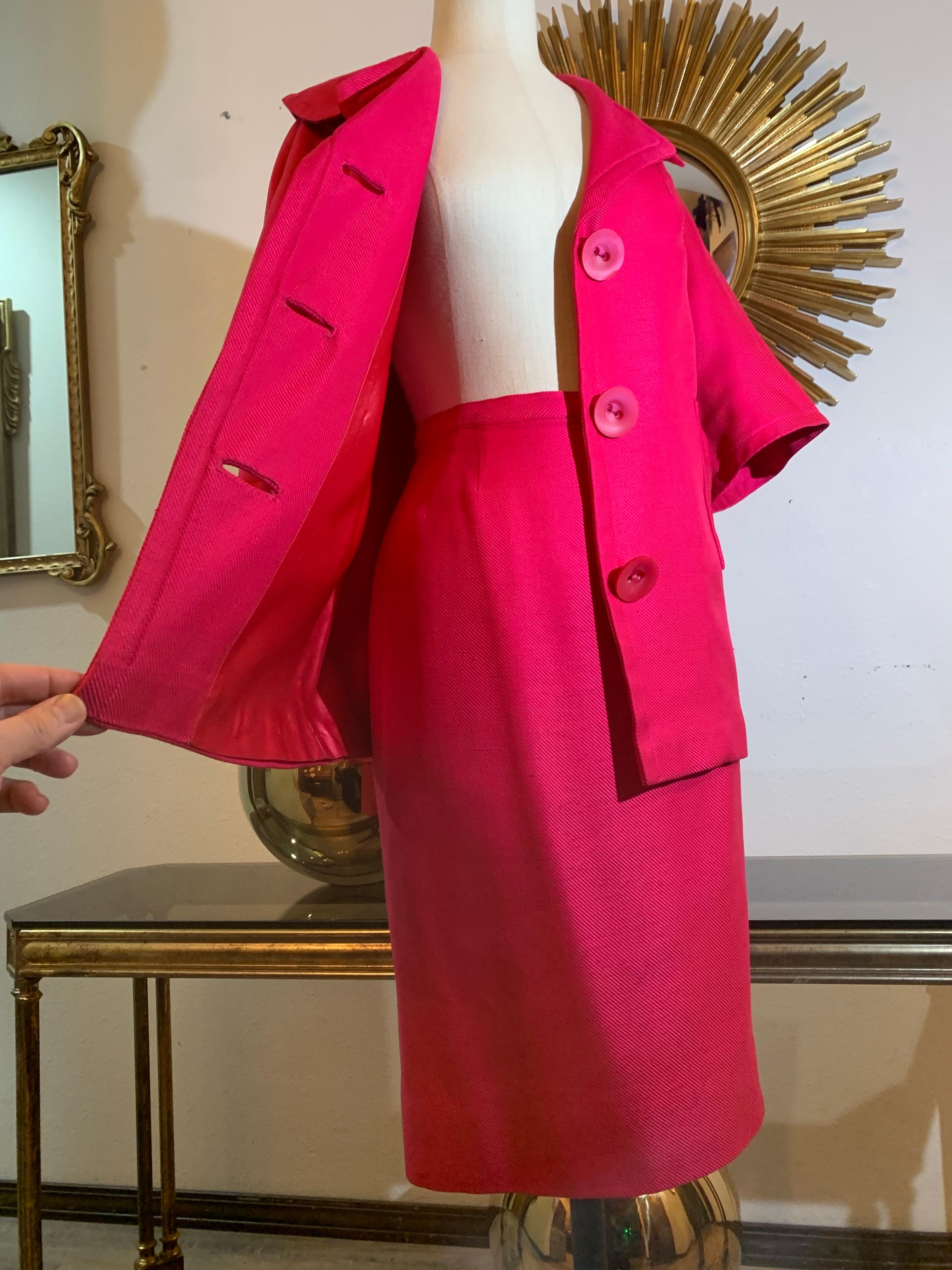 Abito a due pezzi con gonna a ruota in twill di seta degli anni '60, rosa fucsia, con maniche al gomito in vendita 2