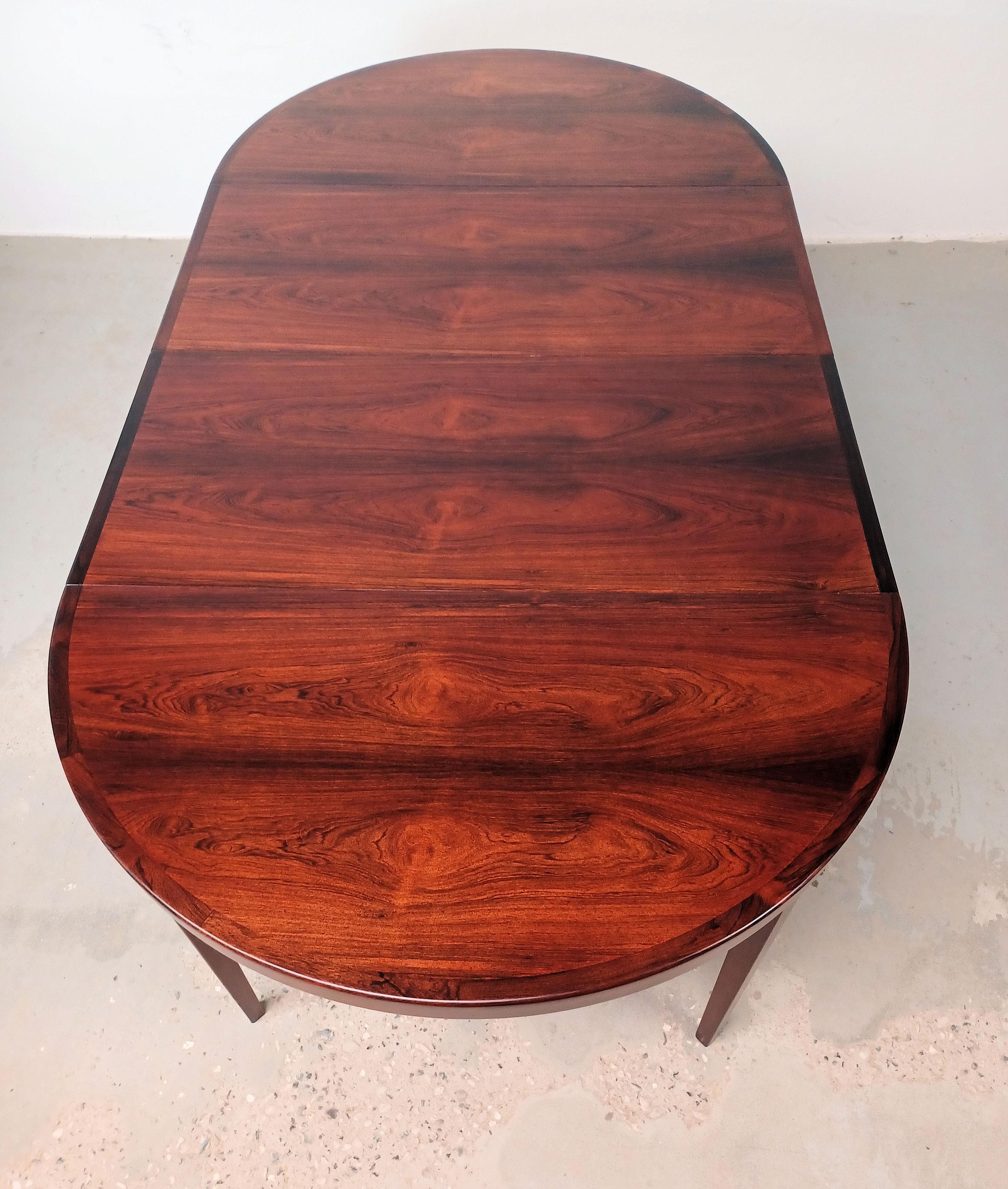 Table de salle à manger extensible en palissandre danois des années 1960, entièrement restaurée et finie en vente 4