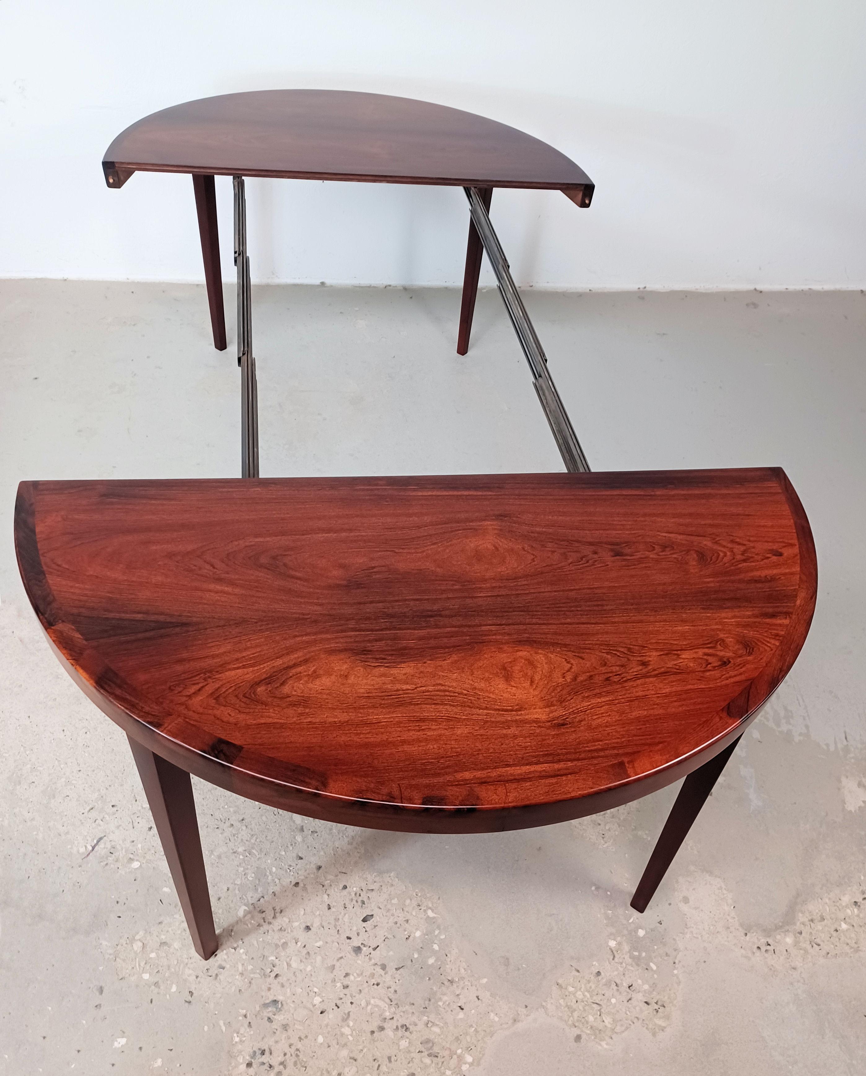 Table de salle à manger extensible en palissandre danois des années 1960, entièrement restaurée et finie en vente 5