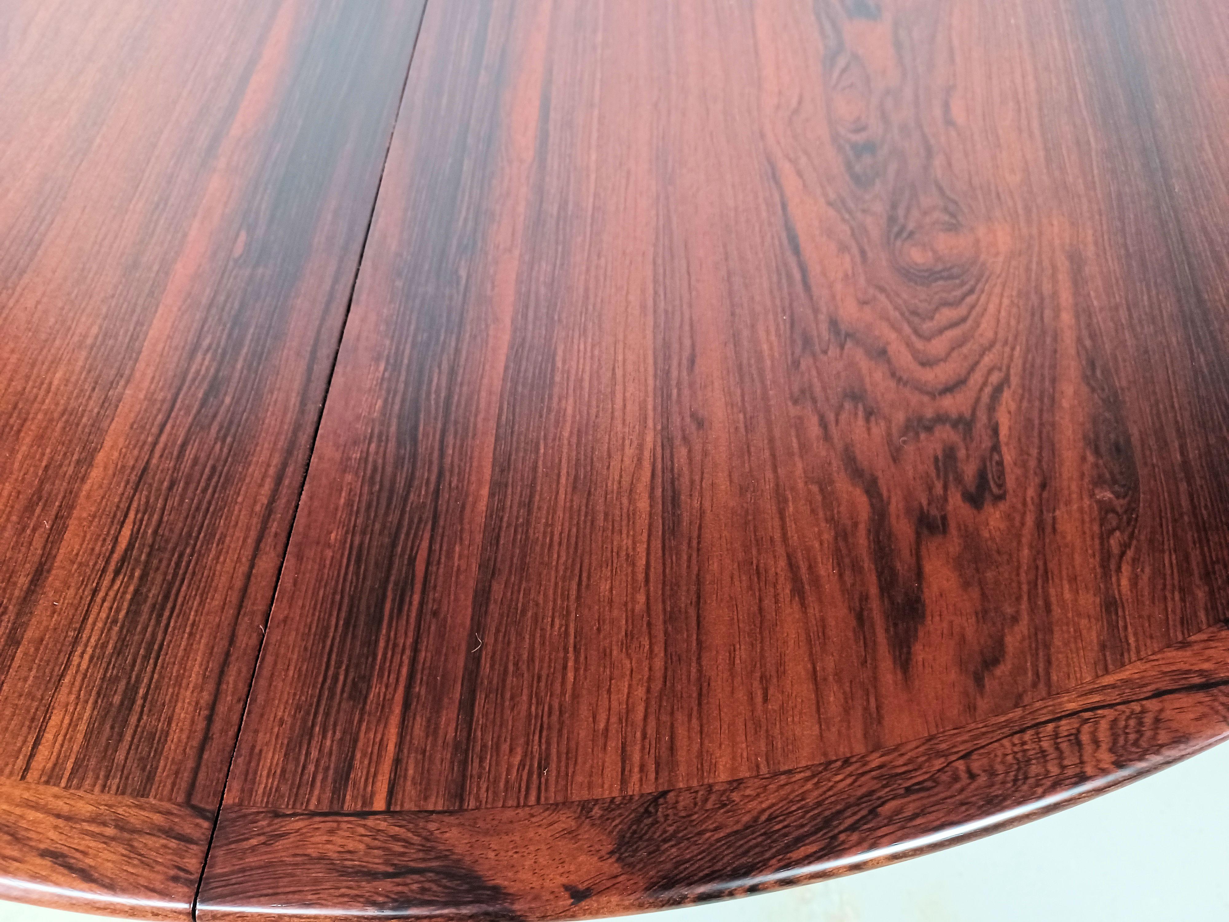 Danois Table de salle à manger extensible en palissandre danois des années 1960, entièrement restaurée et finie en vente