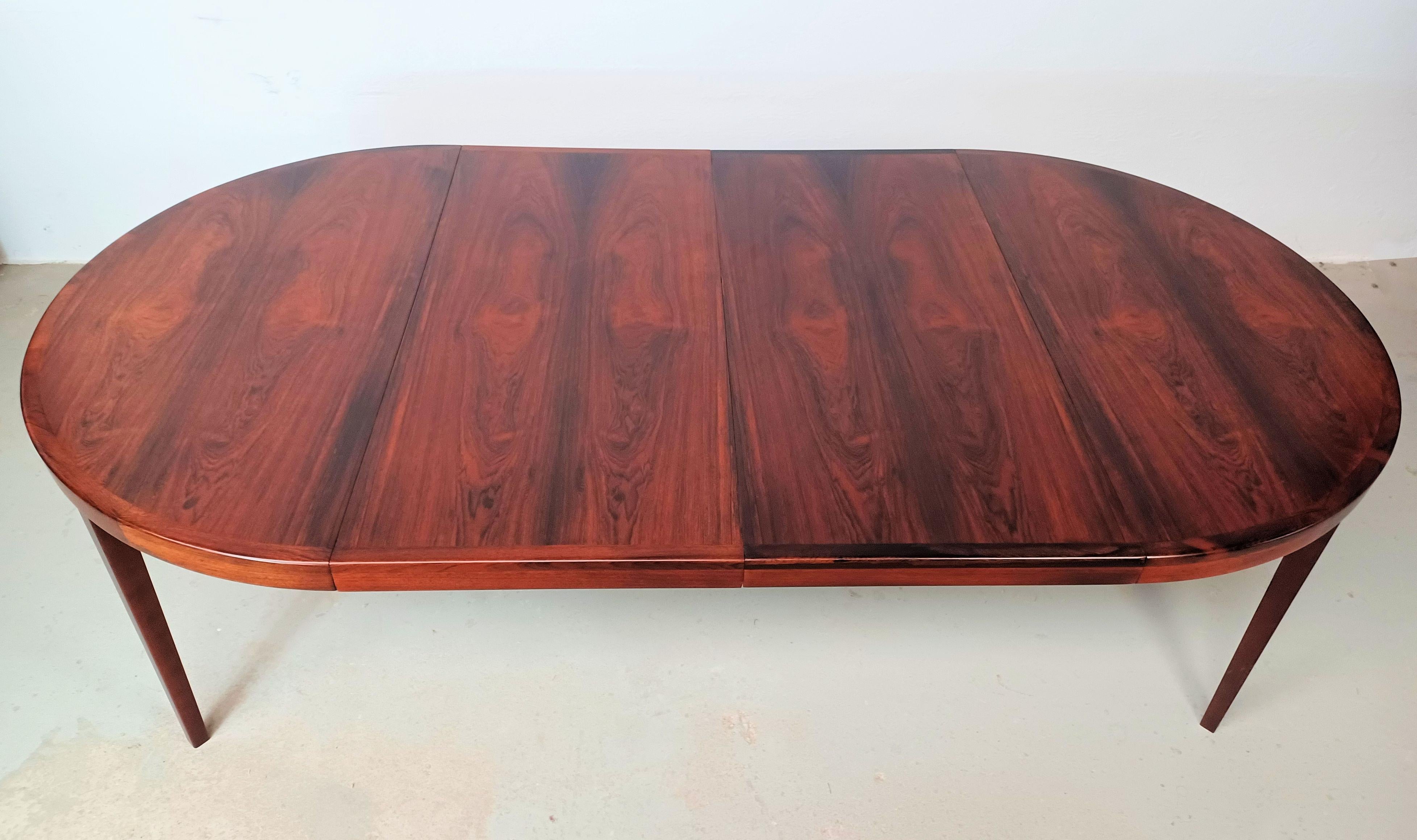 Table de salle à manger extensible en palissandre danois des années 1960, entièrement restaurée et finie en vente 2