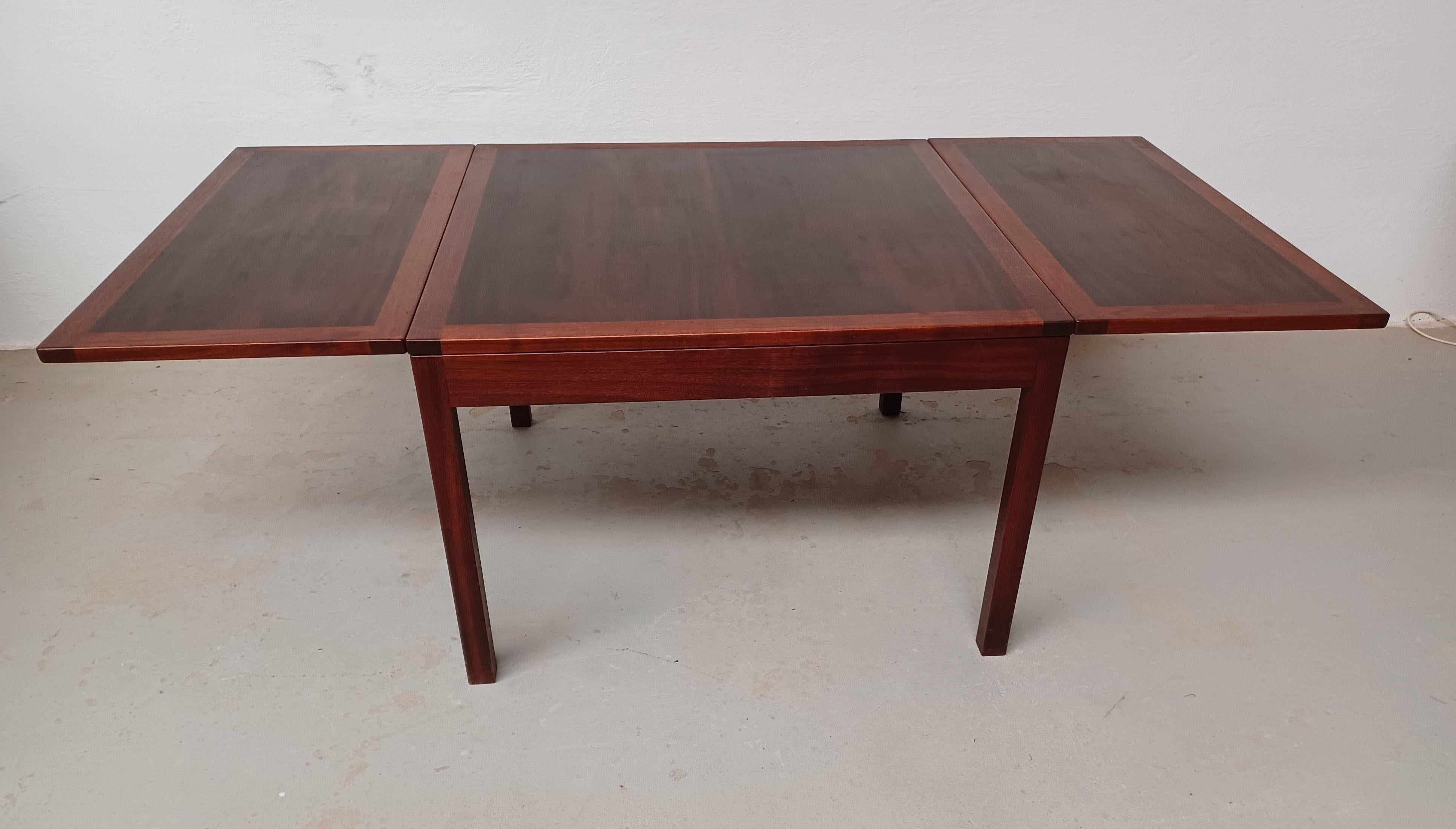 Scandinave moderne Table basse extensible Borg des années 1960 entièrement restaurée en noyer tanné en vente