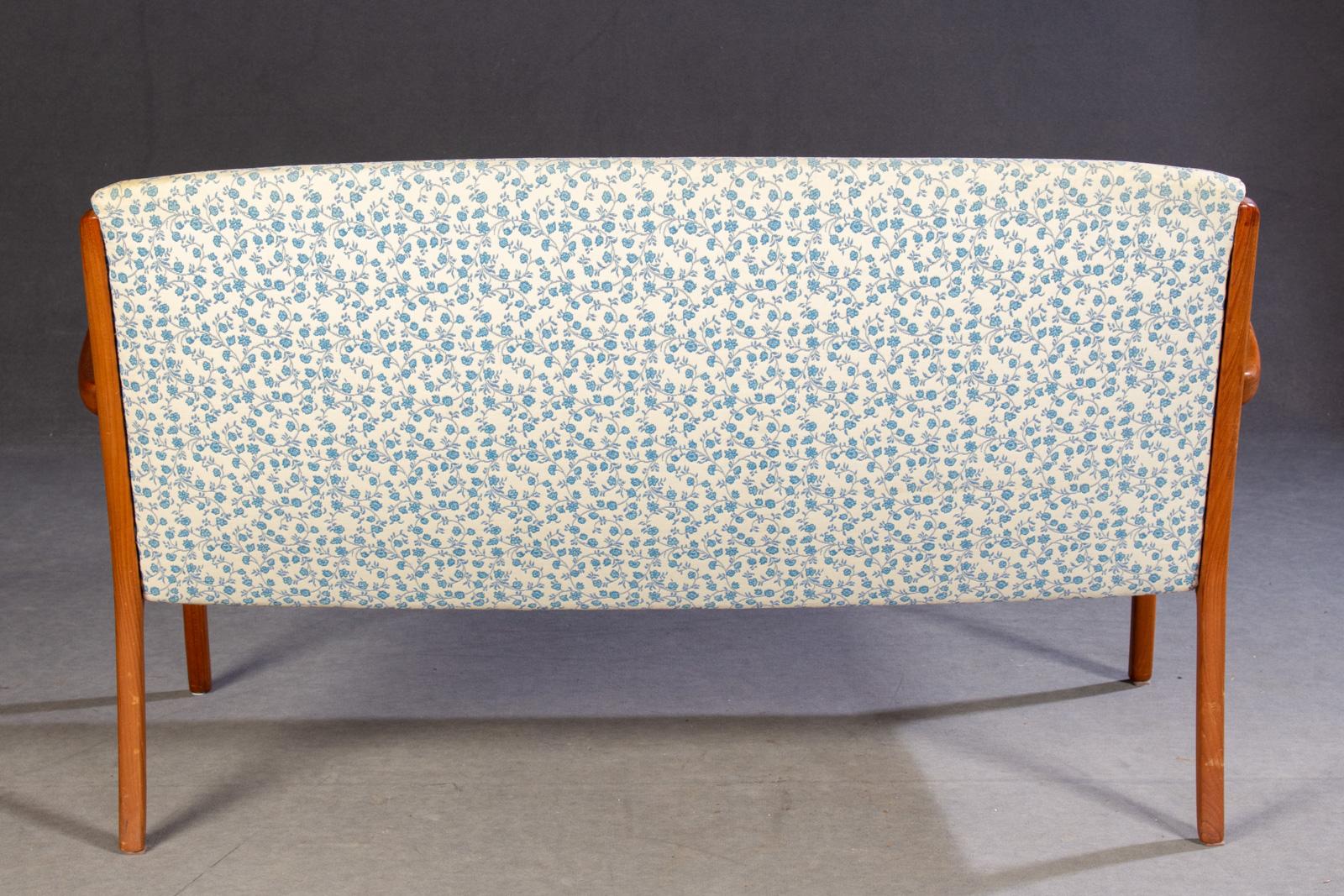 Danois Canapé danois personnalisable Ole Wanscher des années 1960, entièrement restauré par Cado en vente