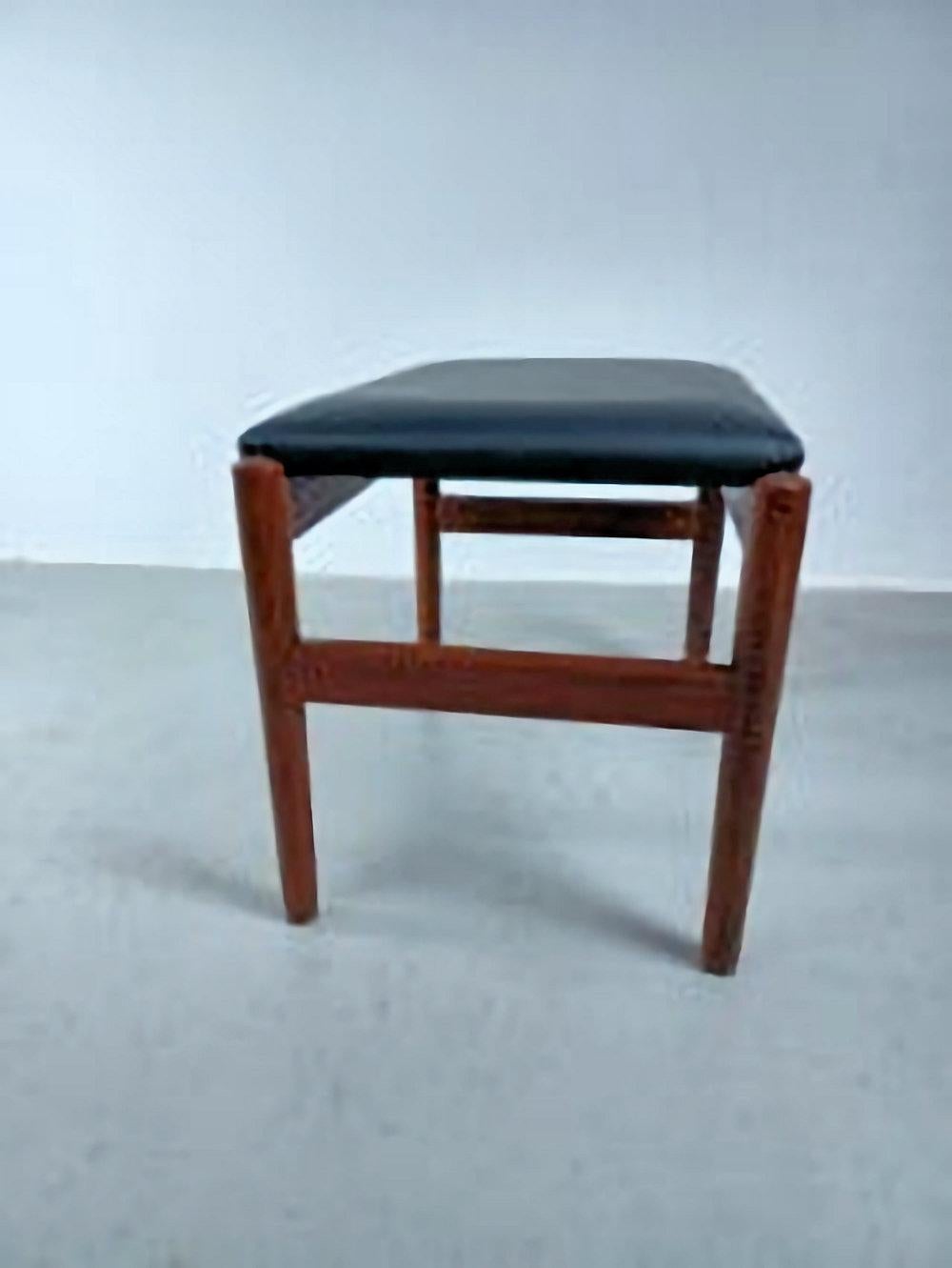 Reposapiés de teca danesa de los años 60, totalmente restaurado y personalizable Escandinavo moderno en venta