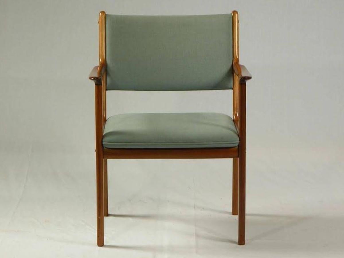 1960s fully restored customizable Ole Wanscher PJ 412 armchairs in mahogany byP.Jeppesens Møbelfabrik.

The very comfortable chairs feature Ole Wanschers sense of proportions, gentle organic lines and shapes and not least the excellent craftmanship