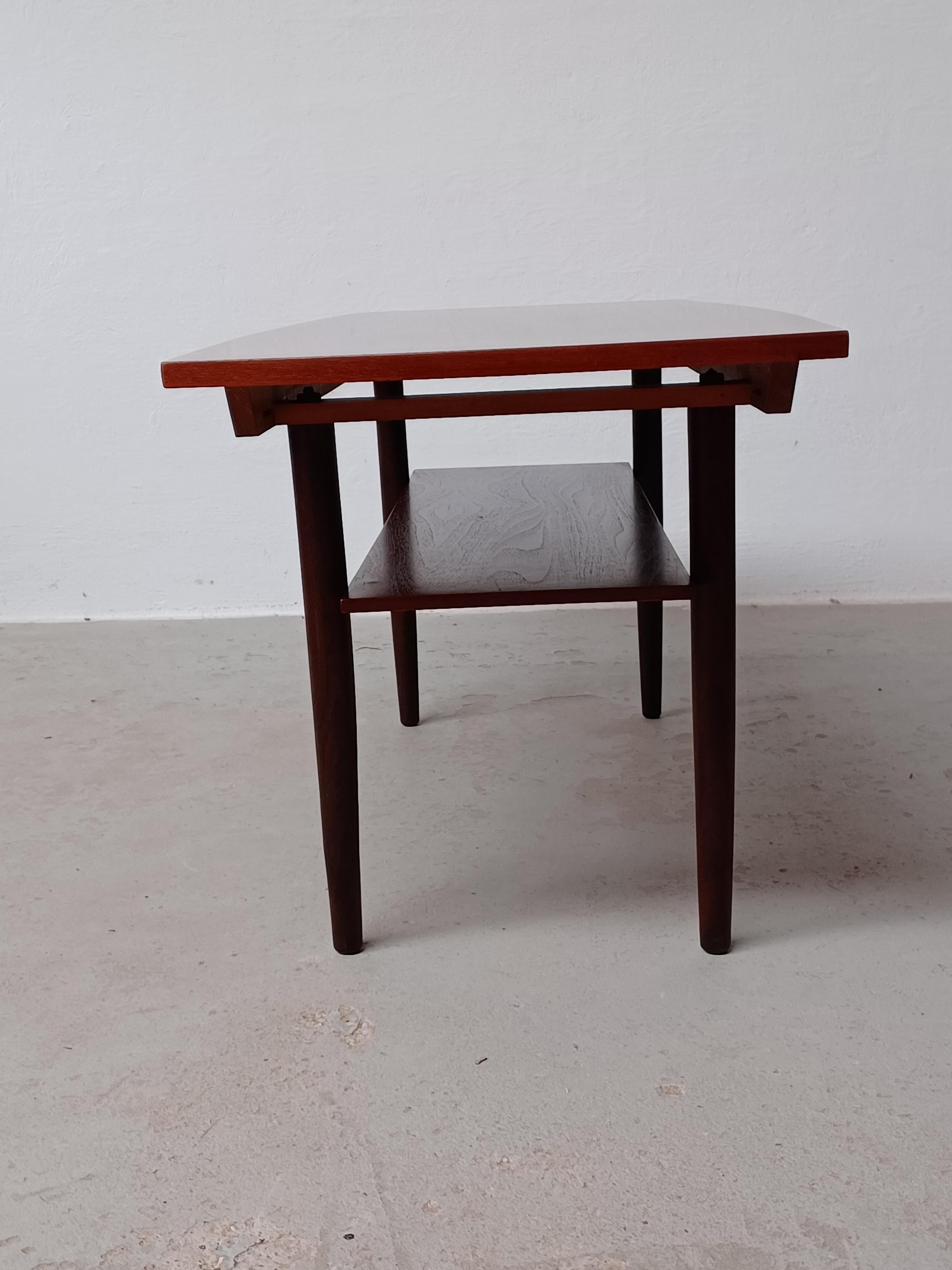 1960s Fully Restored Danish Coffee Table in Teak For Sale 1