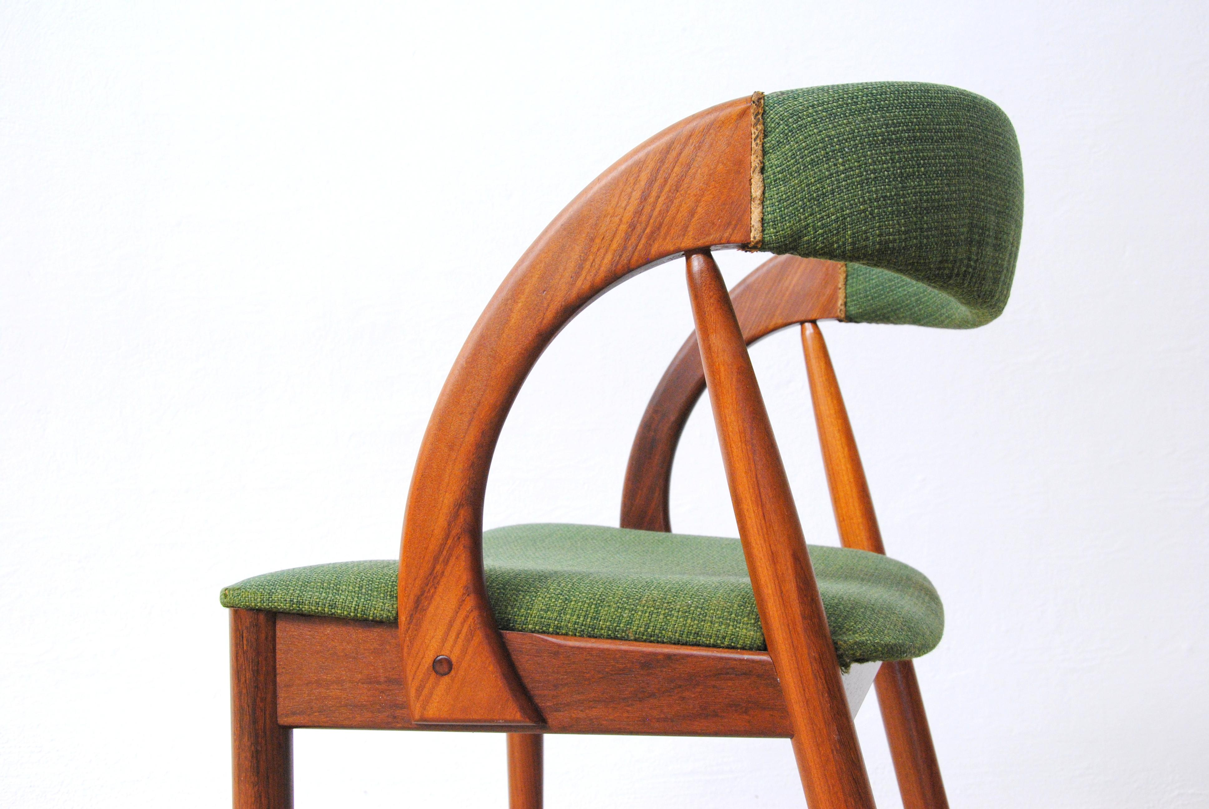 Chaise danoise Johannes Andersen restaurée et revernie, retapissée sur mesure, incluse en vente 4