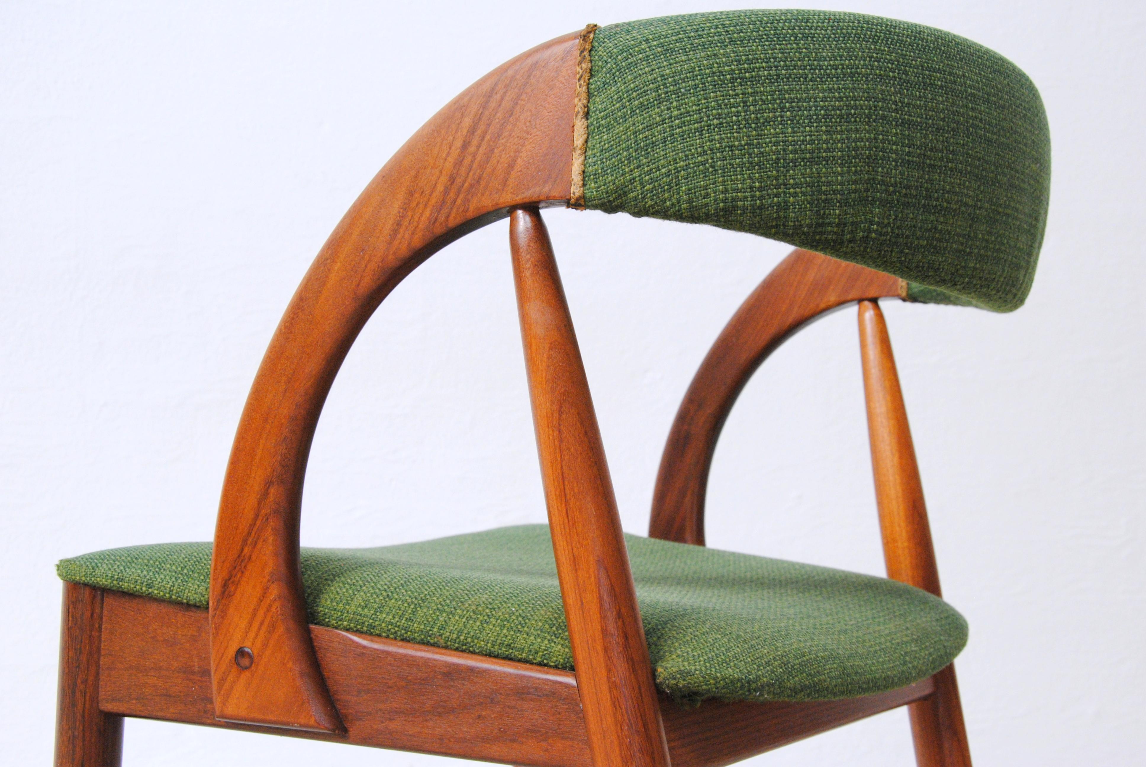 Chaise danoise Johannes Andersen restaurée et revernie, retapissée sur mesure, incluse en vente 5