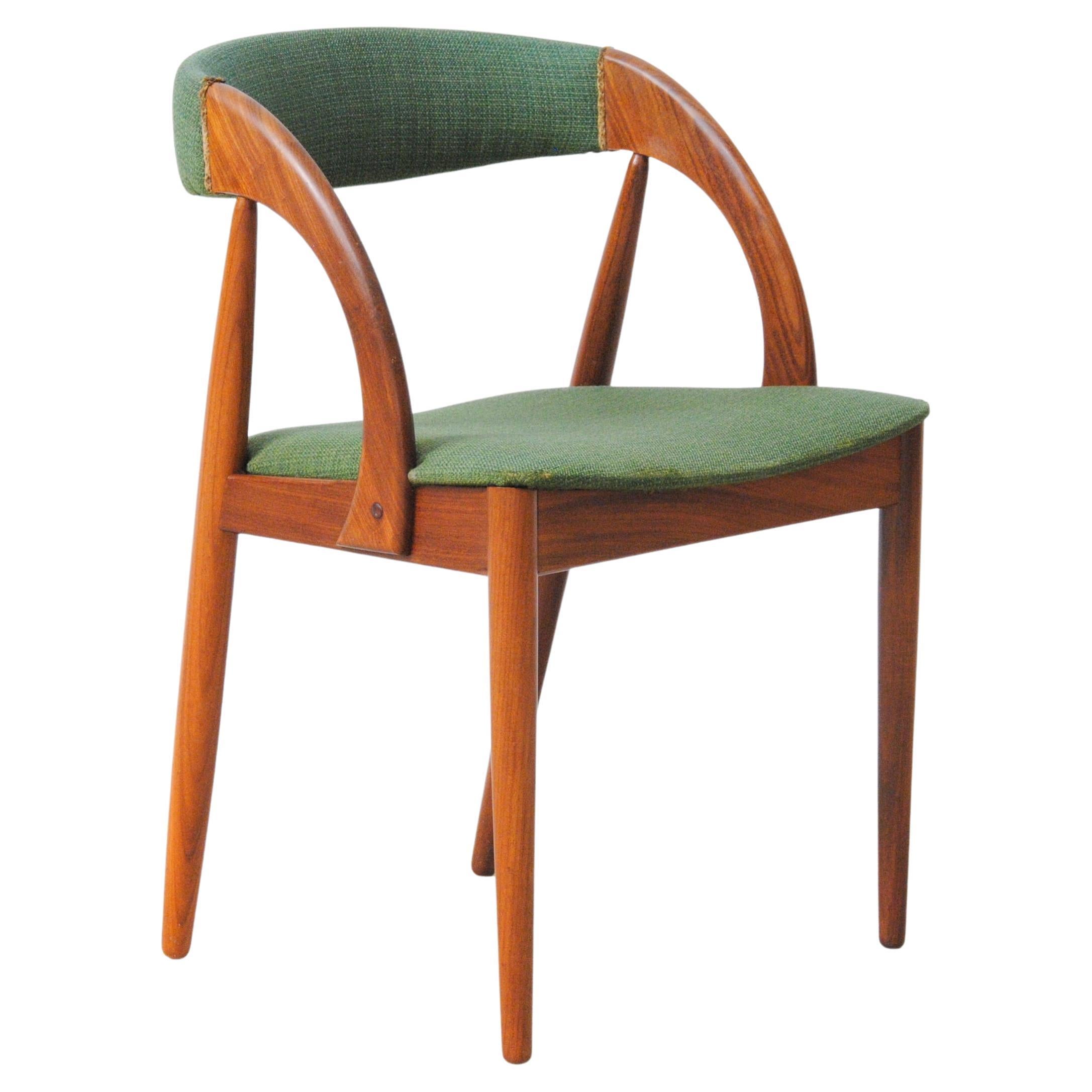 Chaise danoise Johannes Andersen restaurée et revernie, retapissée sur mesure, incluse en vente