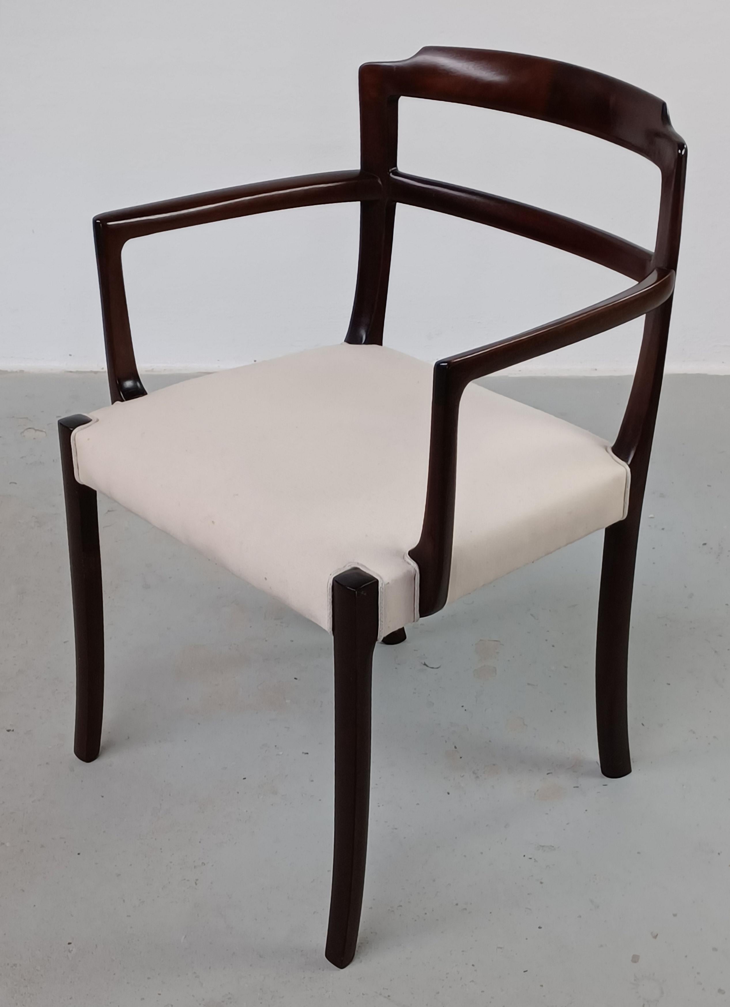 Mid-Century Modern Chaise à accoudoirs en acajou danoise Ole Wanscher des années 1960, entièrement restaurée, tapisserie sur mesure en vente