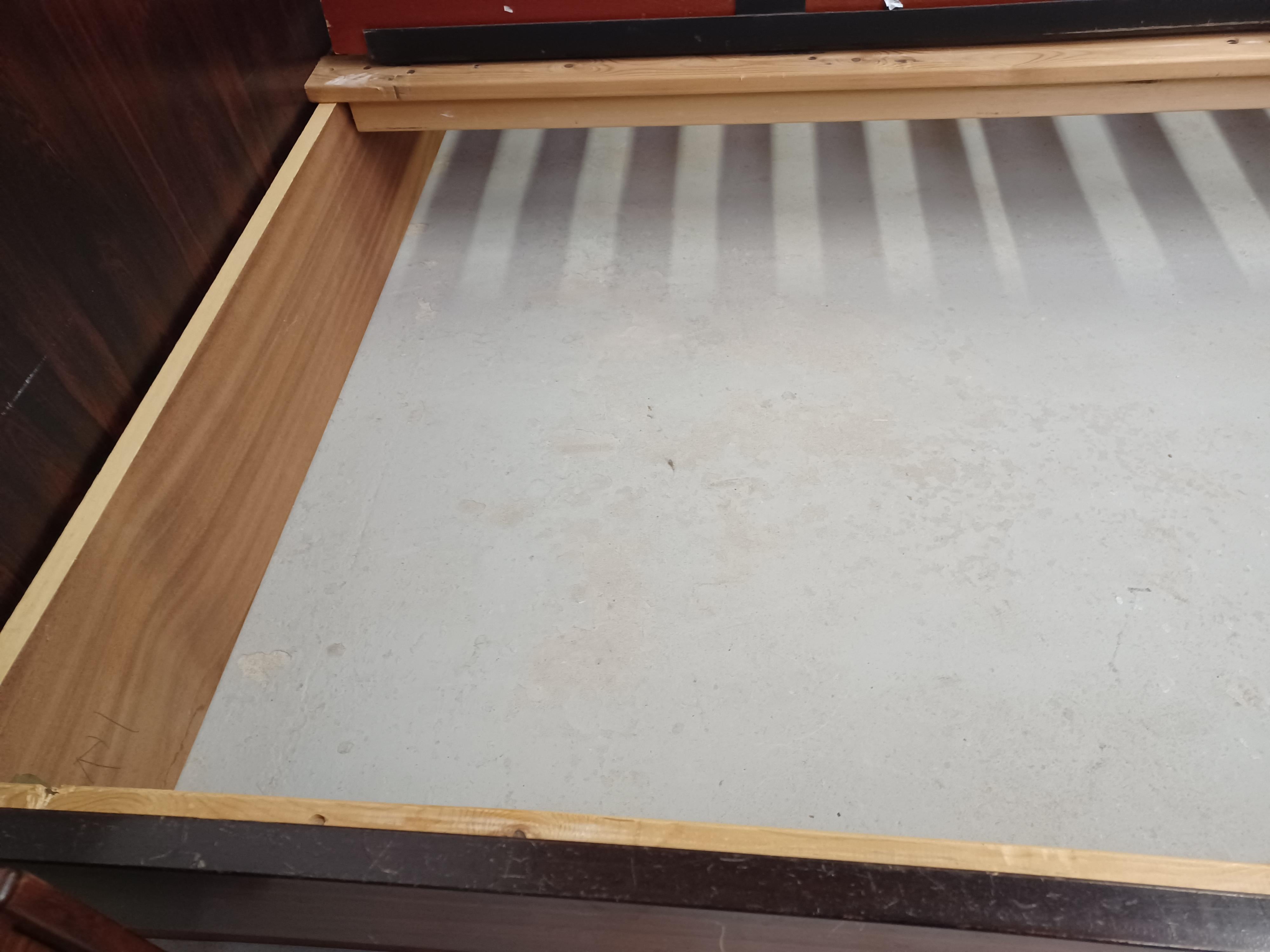 1960s Entièrement restauré, lit danois en palissandre avec tables de nuit flottantes en vente 3