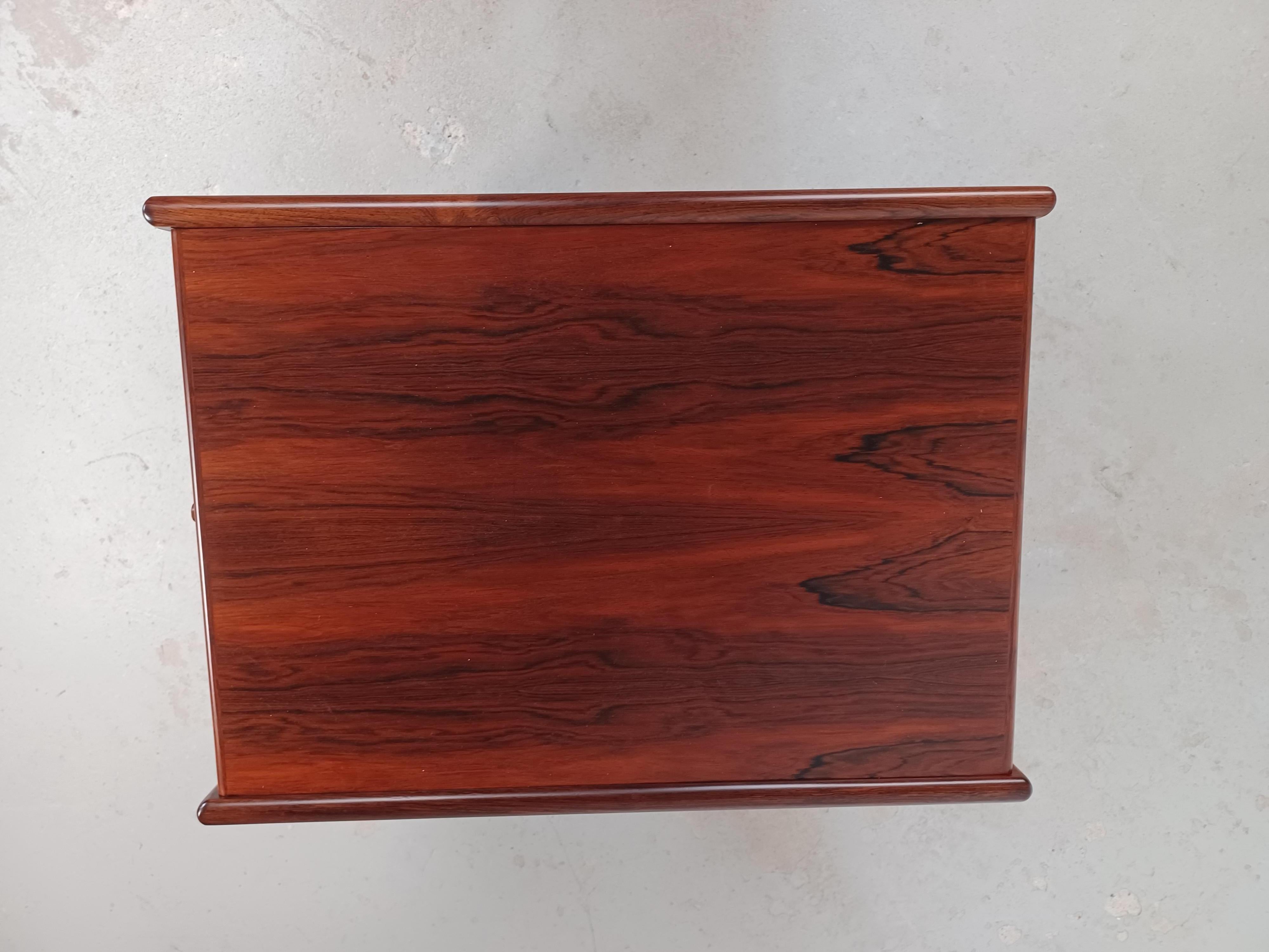 Table de couture et d'appoint en palissandre danois des années 1960, bien designs et entièrement restaurée en vente 2