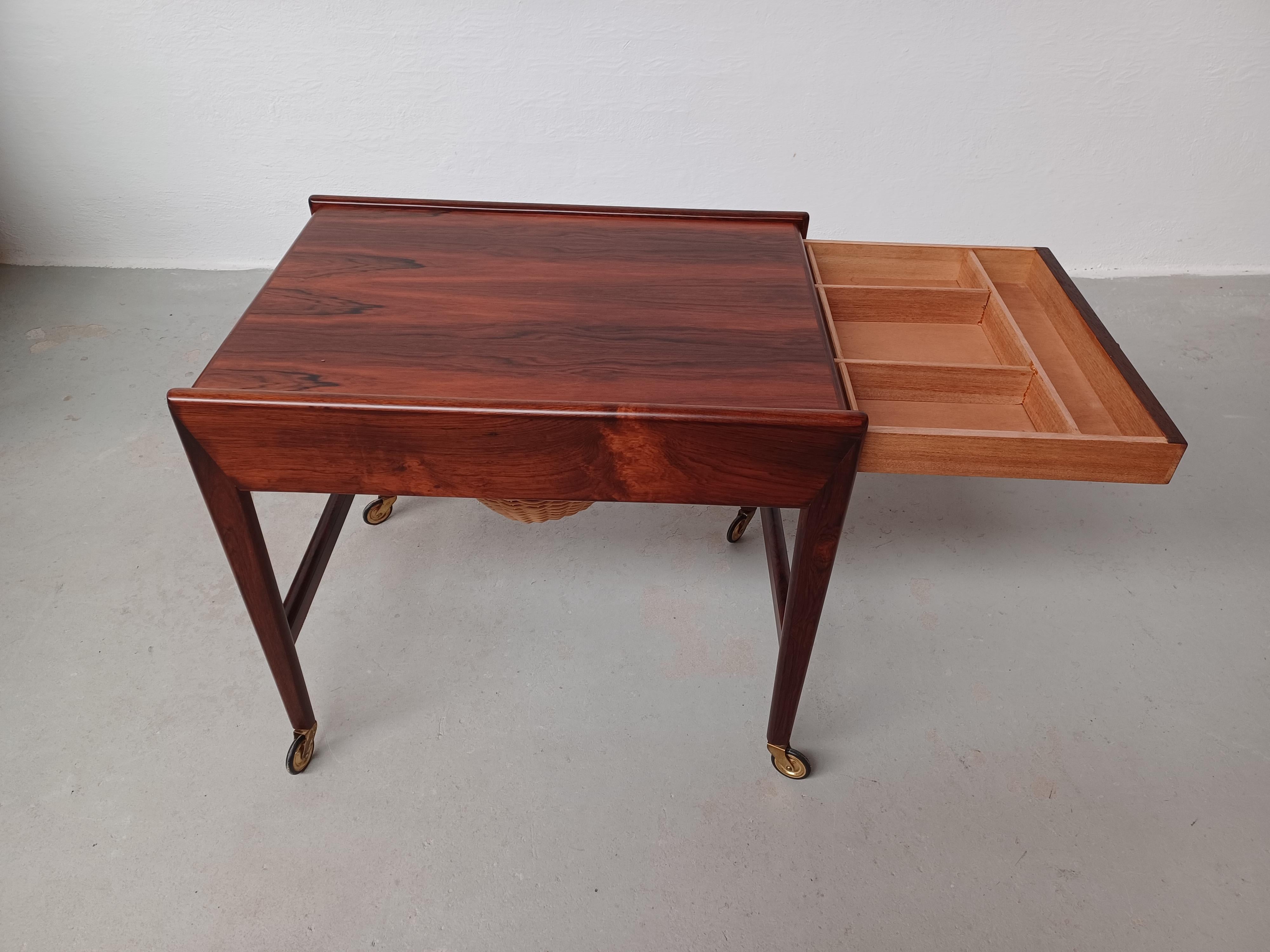 Table de couture et d'appoint en palissandre danois des années 1960, bien designs et entièrement restaurée en vente 3