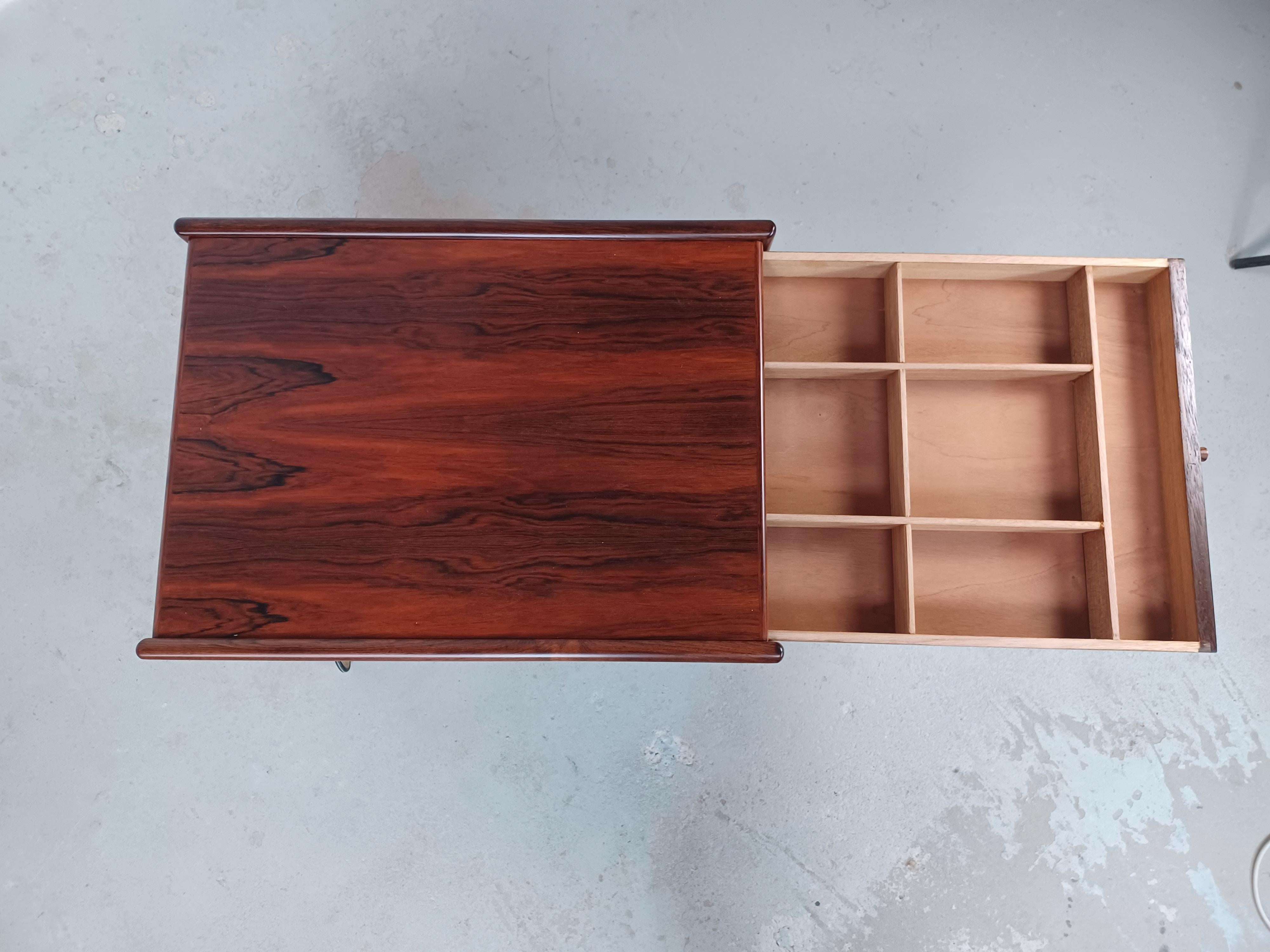 Table de couture et d'appoint en palissandre danois des années 1960, bien designs et entièrement restaurée en vente 5