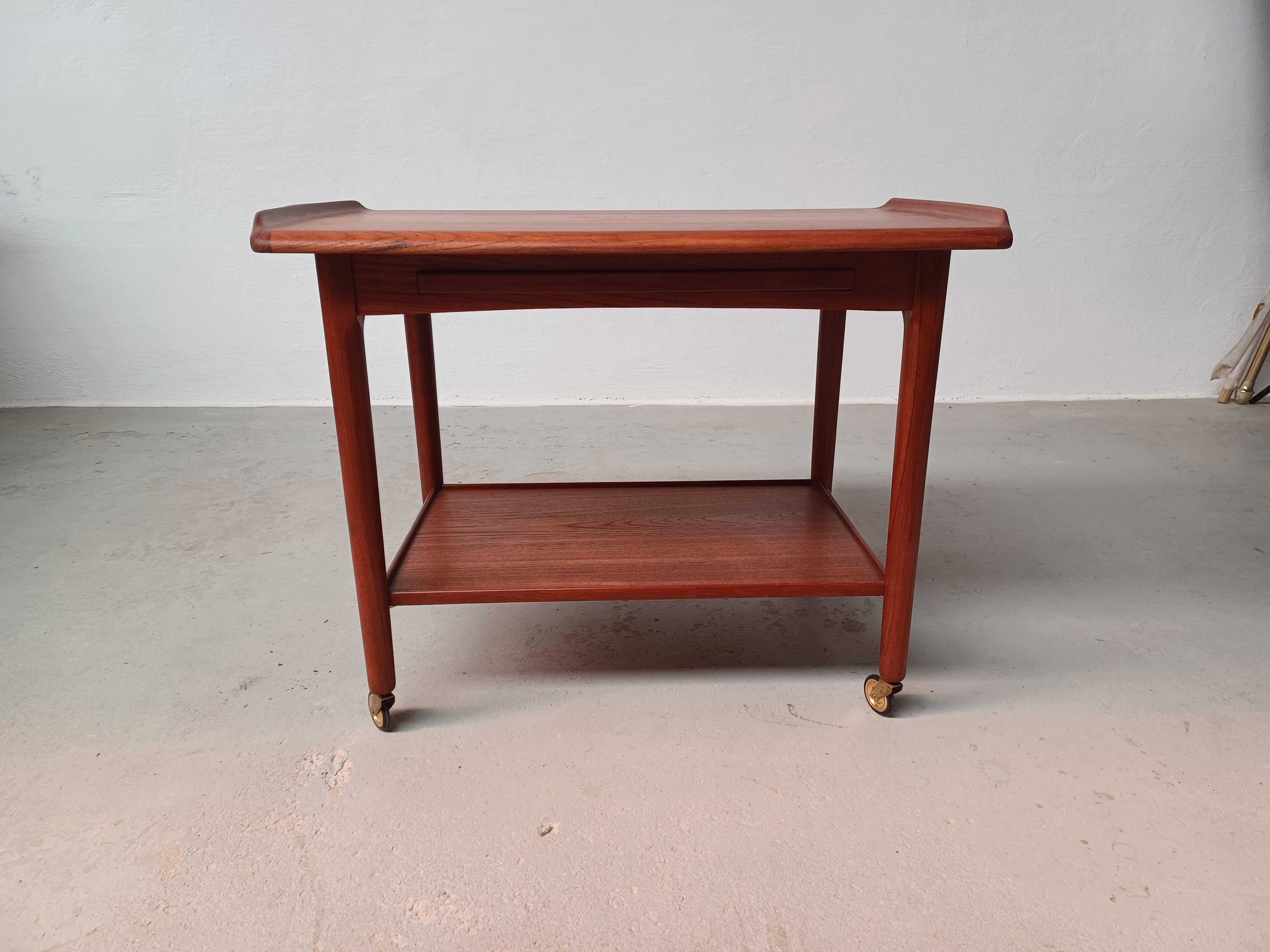 Scandinavian Modern 1960s Fully Restored Danish Teak Bar Cart with Integrated Tray For Sale
