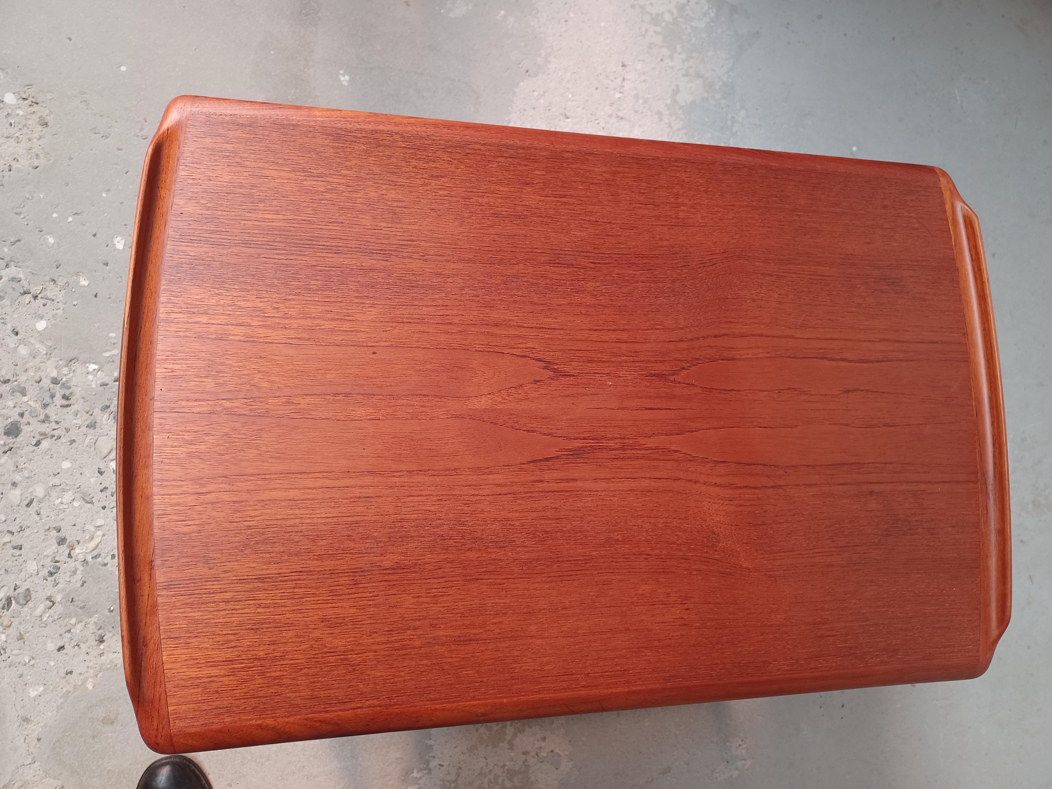 1960s Fully Restored Danish Teak Bar Cart with Integrated Tray For Sale 1
