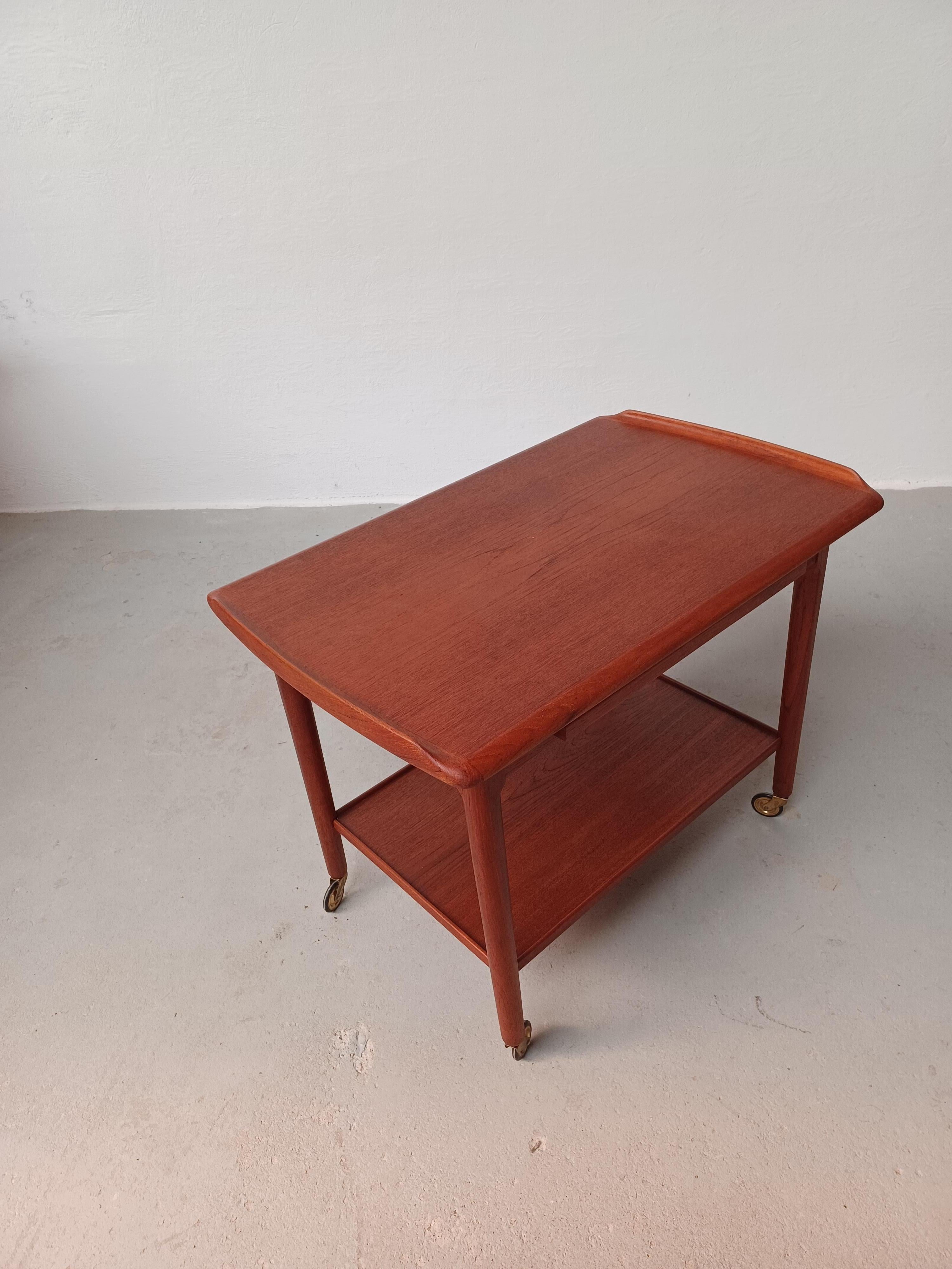 1960s Fully Restored Danish Teak Bar Cart with Integrated Tray For Sale 2