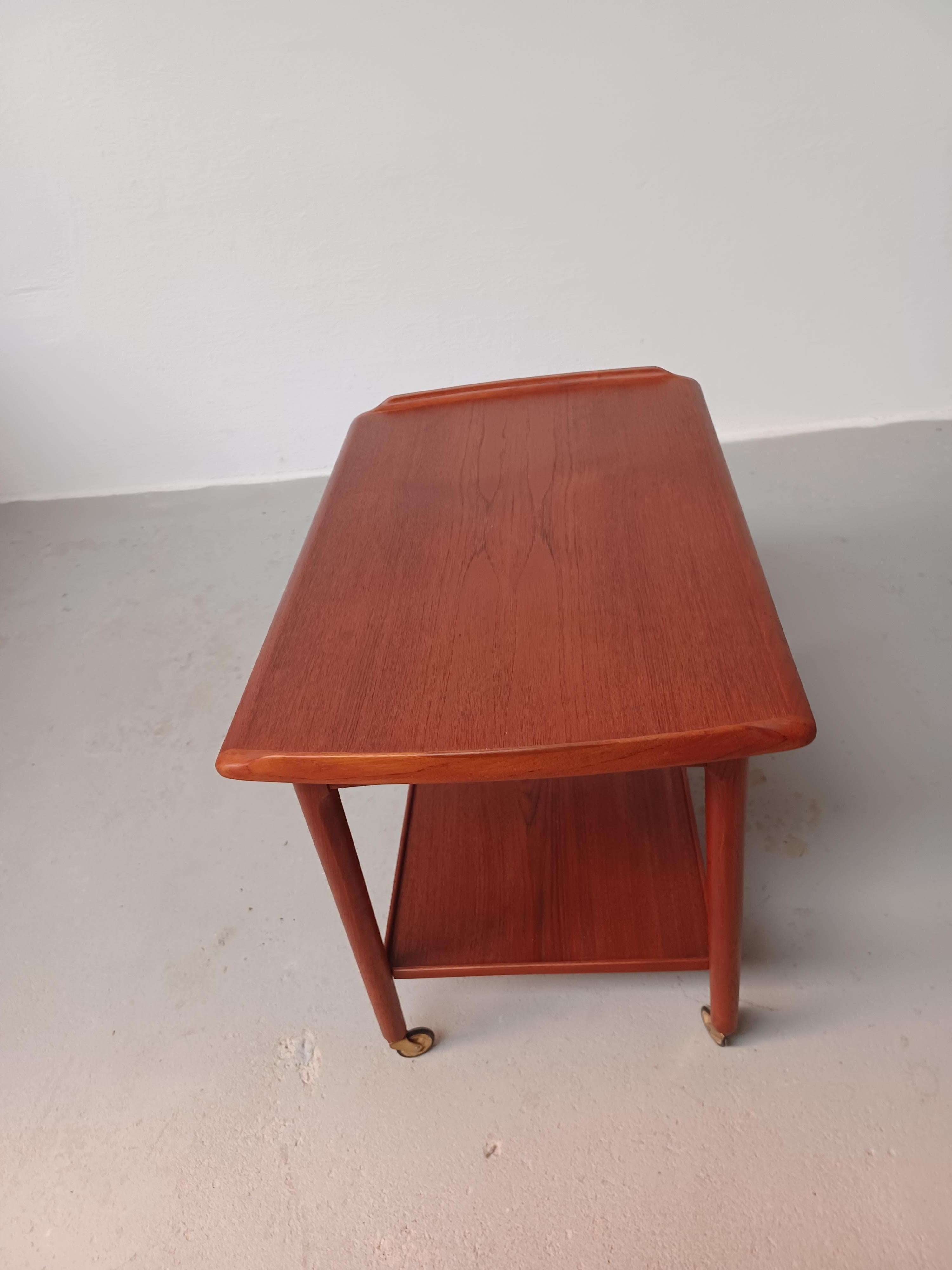 1960s Fully Restored Danish Teak Bar Cart with Integrated Tray For Sale 4