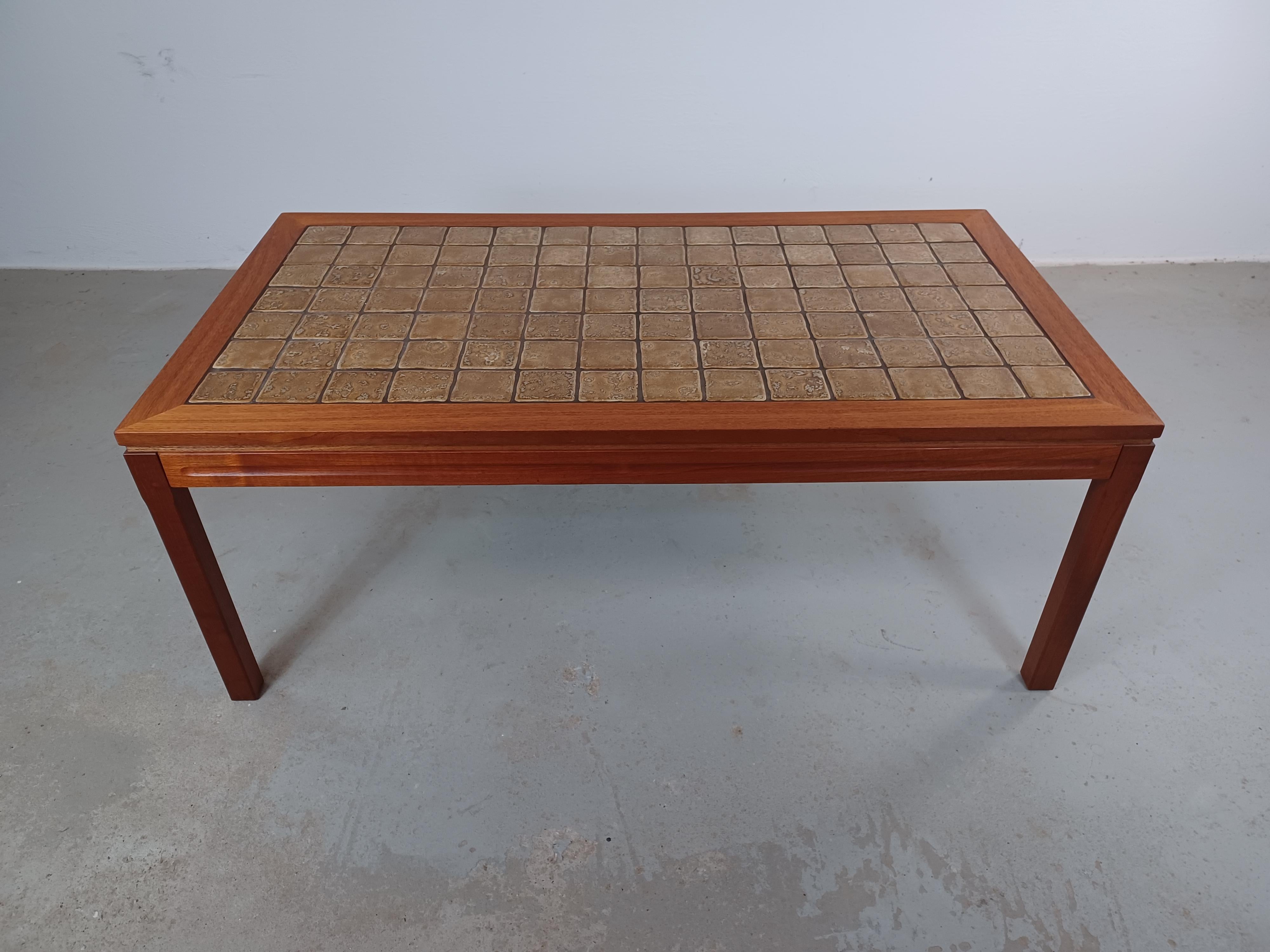 1960s fully restored Danish teak coffe table with tiled table top.

