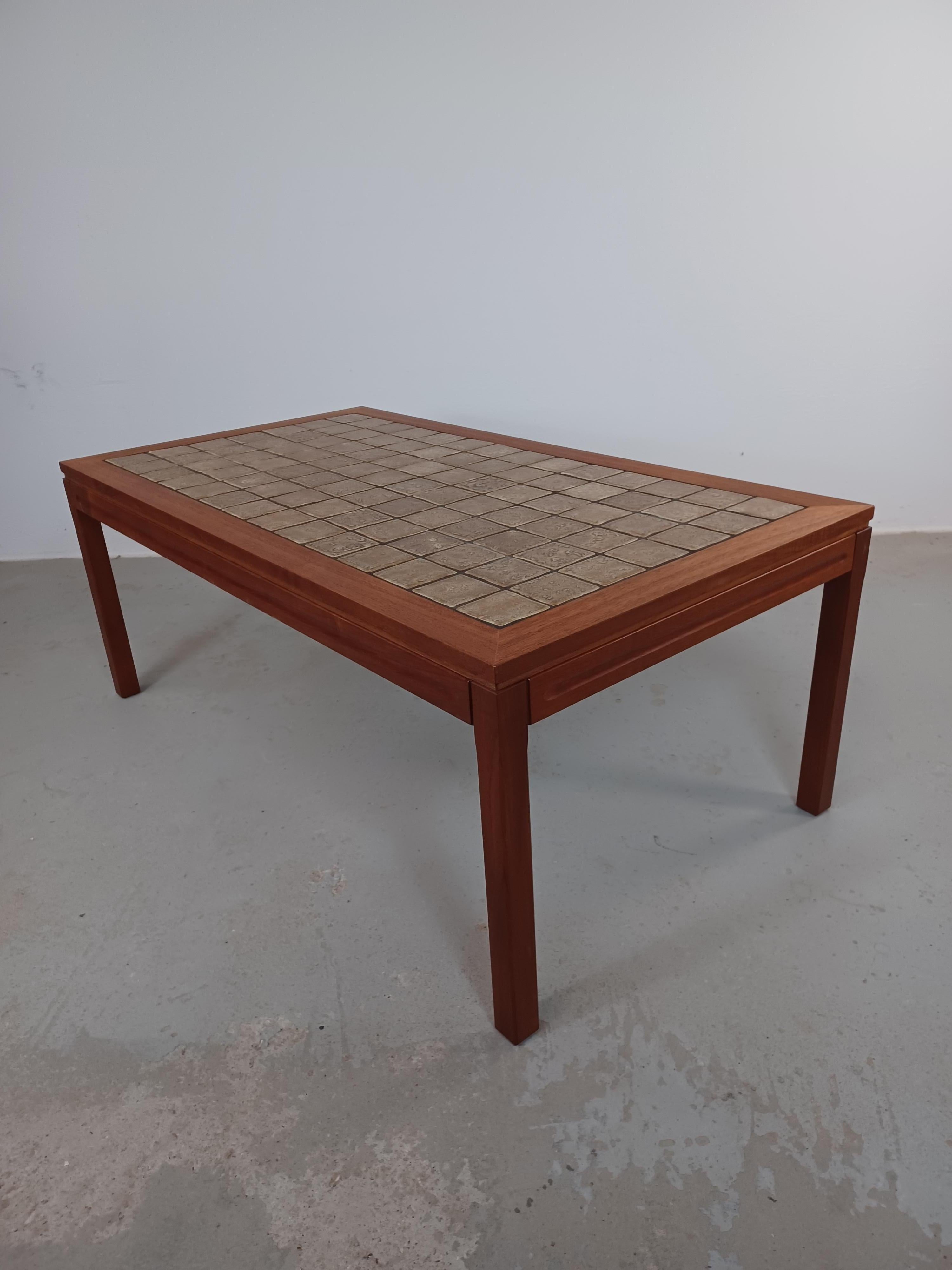 1960s Fully Restored Danish Teak Coffe Table with Tiled Table Top. In Excellent Condition For Sale In Knebel, DK