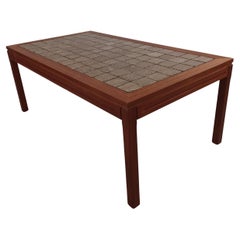 1960er Jahre Vollständig restaurierter dänischer Teak-Kaffeetisch mit gefliester Tischplatte.