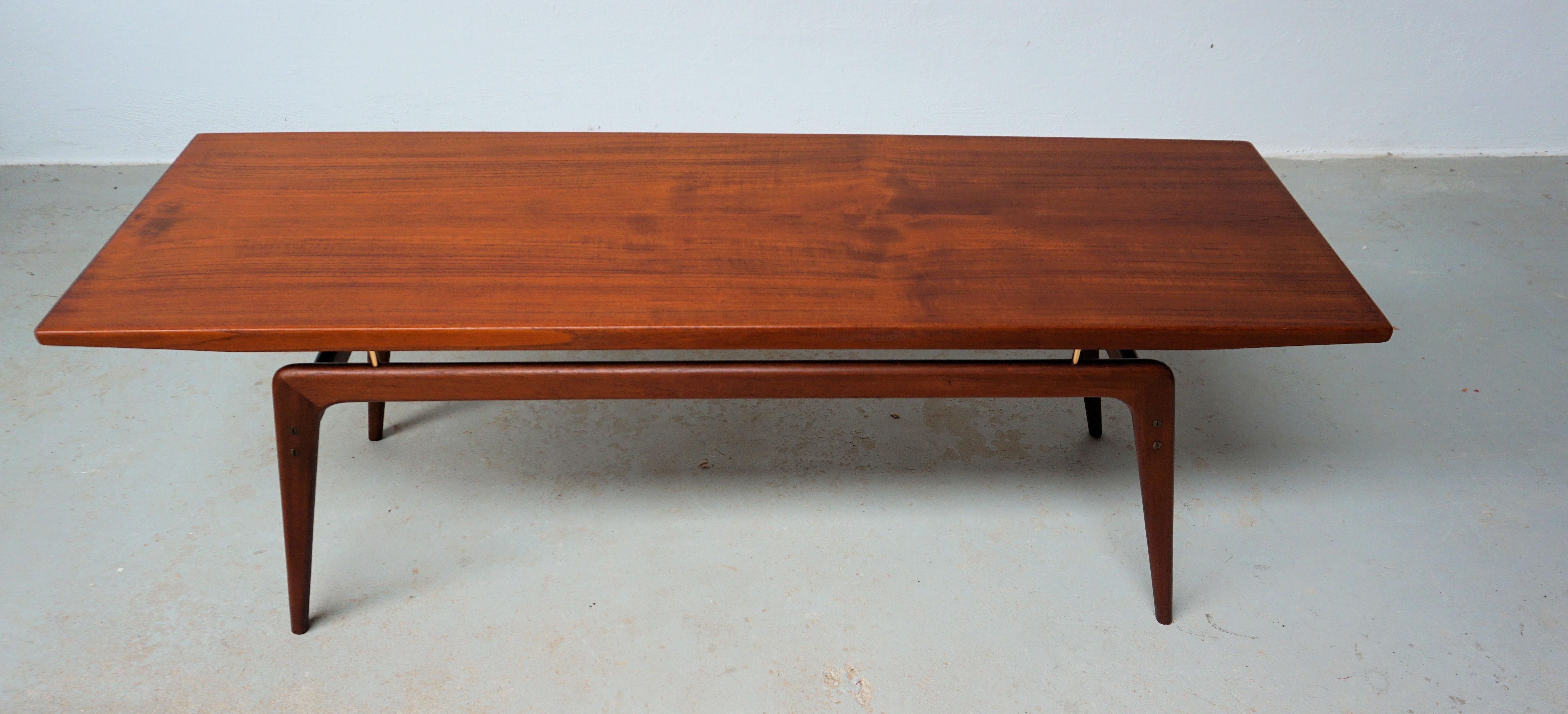 1960er Jahre Vollständig restaurierter dänischer Couchtisch aus Teakholz, Arne Hovmand-Olsen zugeschrieben im Angebot 5