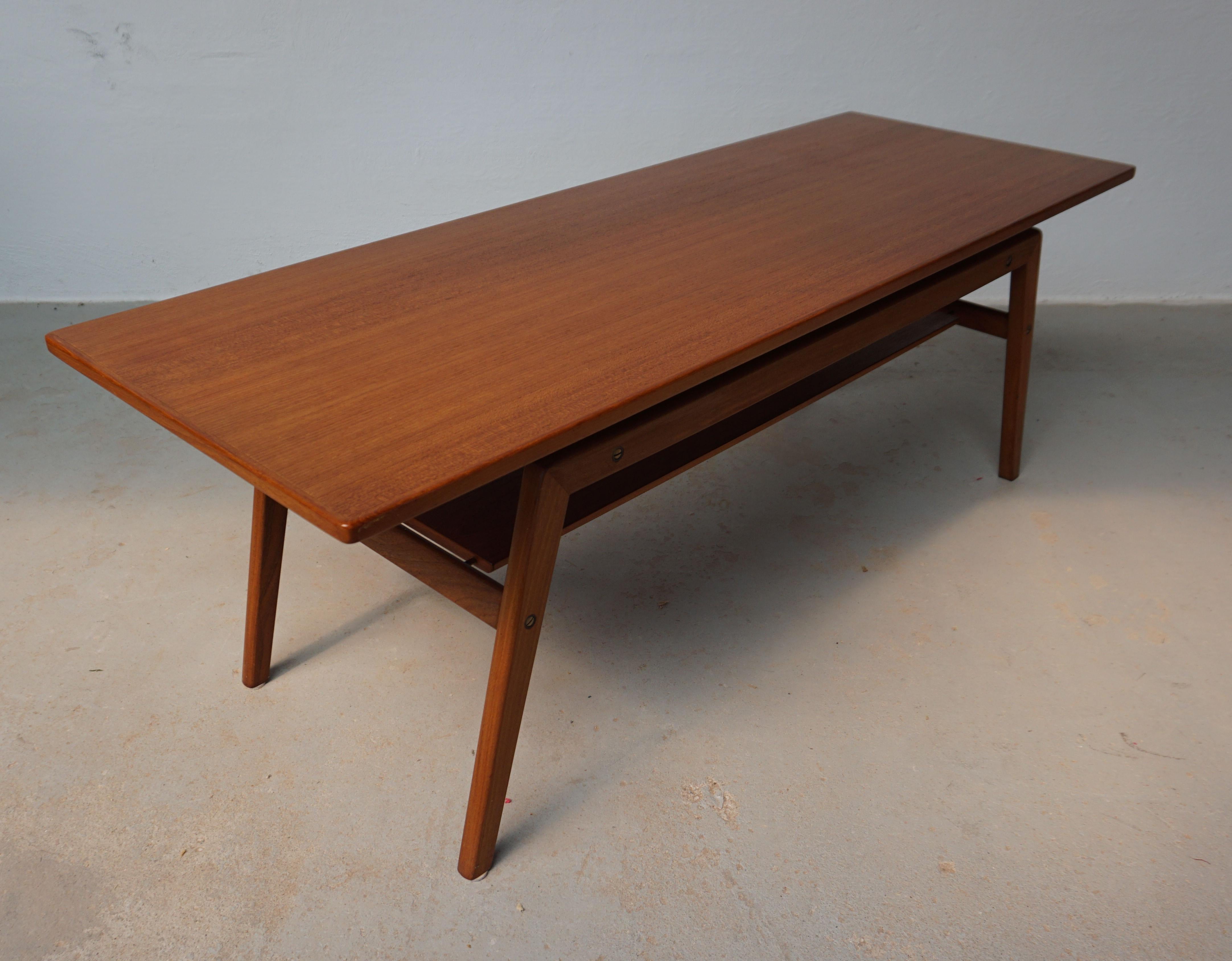 1960s Fully Restored Danish Teak Coffee Table Attributed to Arne Hovmand-Olsen In Excellent Condition For Sale In Knebel, DK