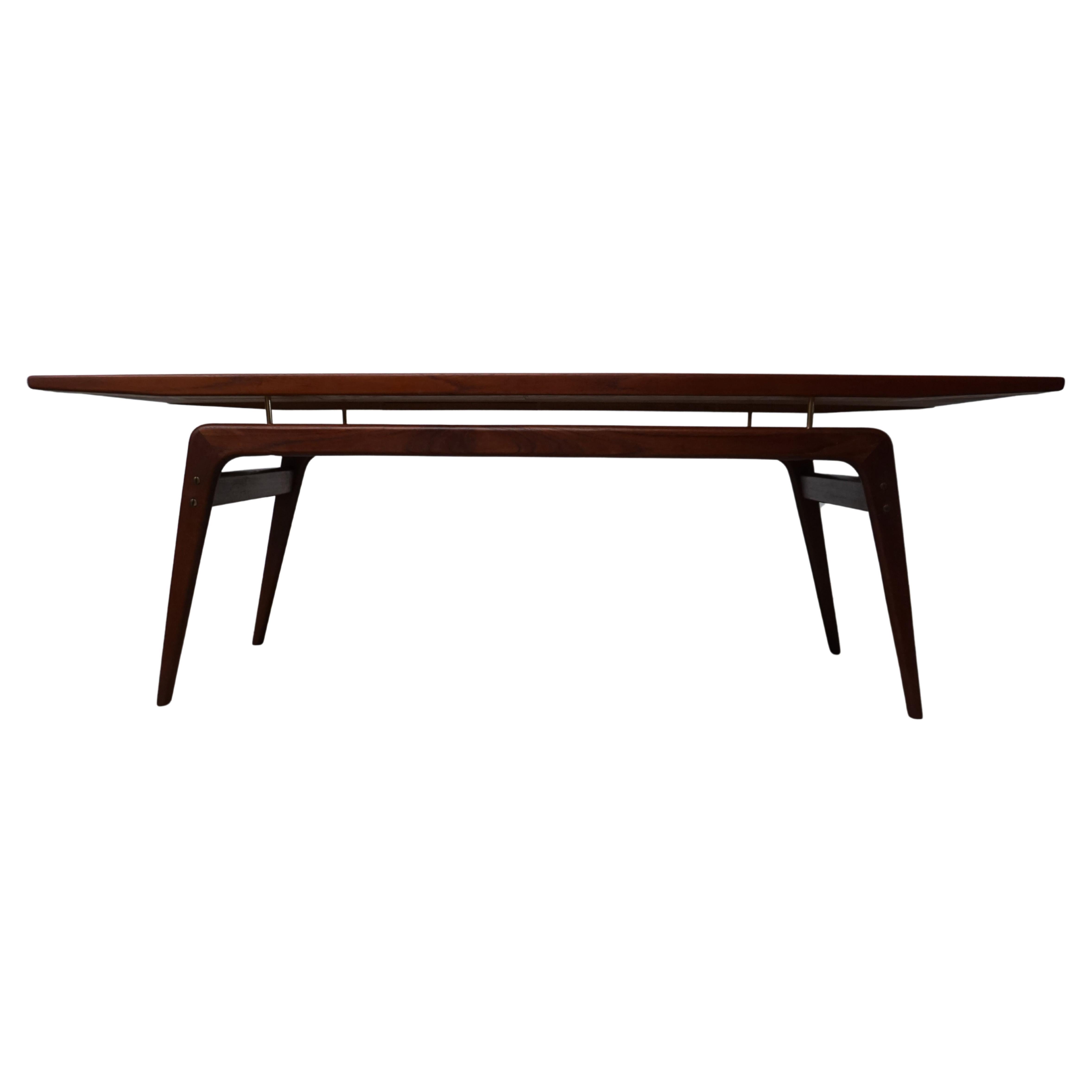1960er Jahre Vollständig restaurierter dänischer Couchtisch aus Teakholz, Arne Hovmand-Olsen zugeschrieben im Angebot