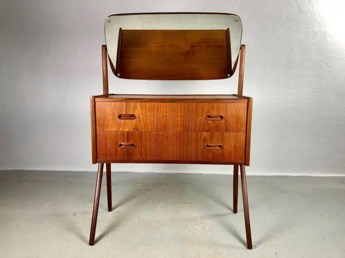 Danish teak vanity table from the 1960s.

The vanity table features a large adjustable mirror, and 2 spacious drawers with room for what you need at the vanity table.

The table has been fully restored and refinished by our cainetmaker why it's in