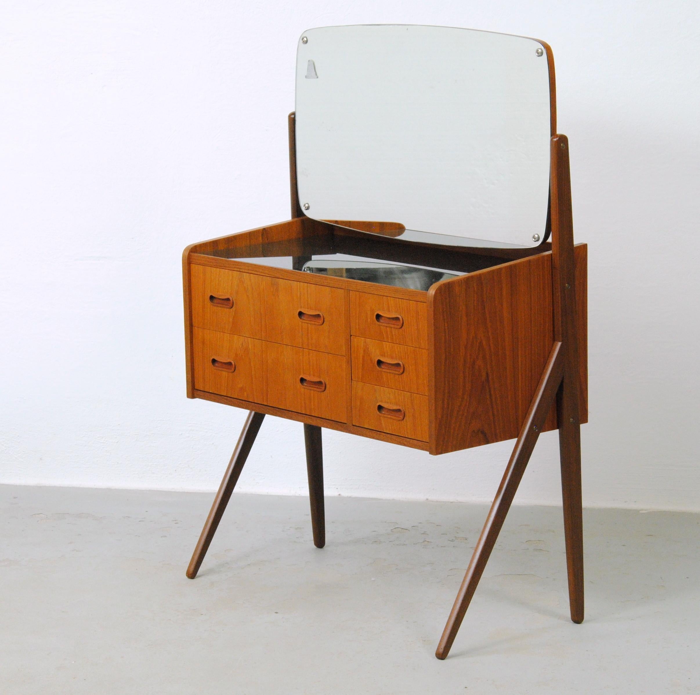 Mid-Century Modern Coiffeuse et table de toilette danoise en teck entièrement restaurée, années 1960 en vente