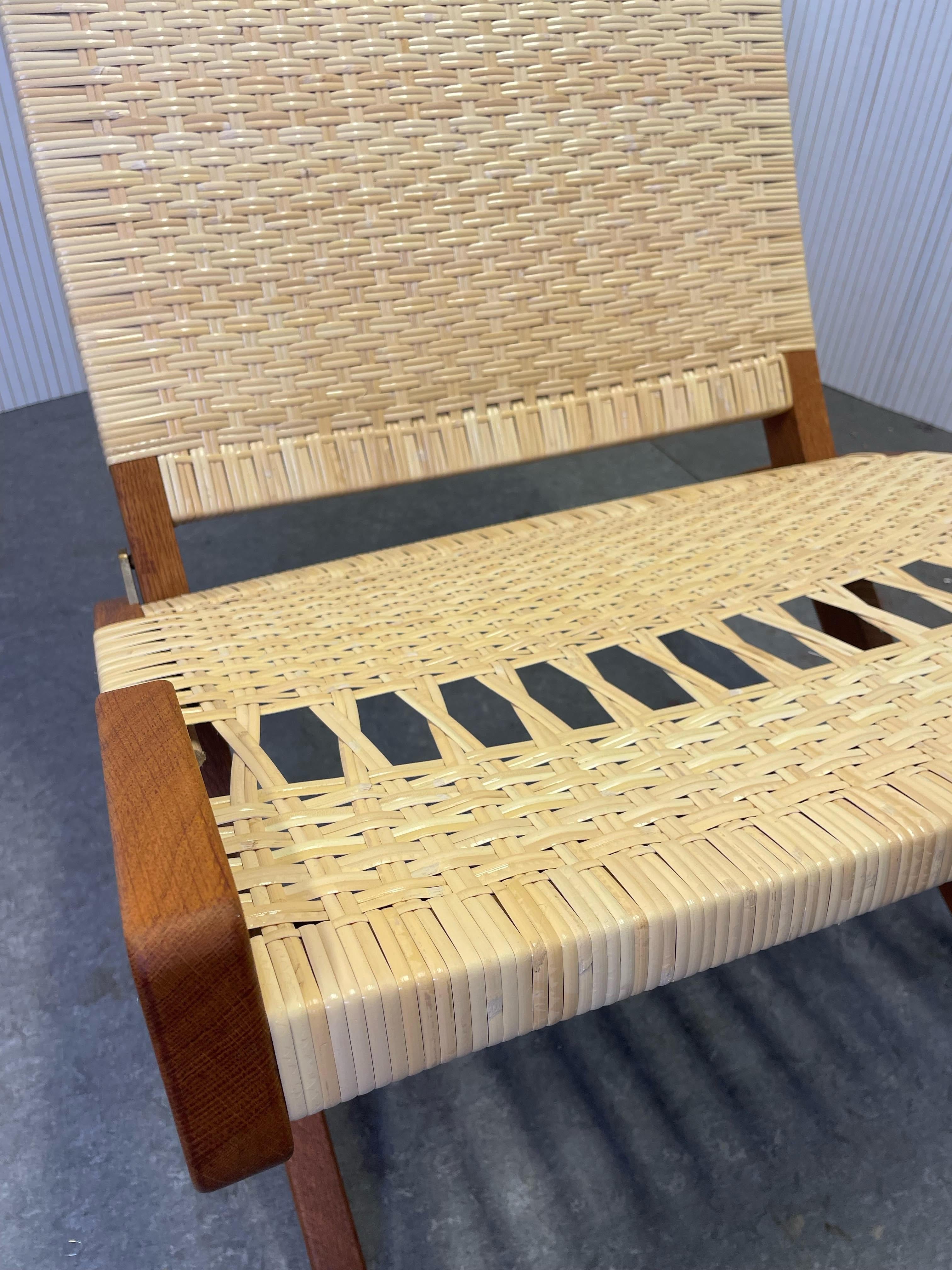 Chaise pliante Hans J. Wegner modèle JH 512 des années 1960 entièrement restaurée, rotin et rotin neufs en vente 3