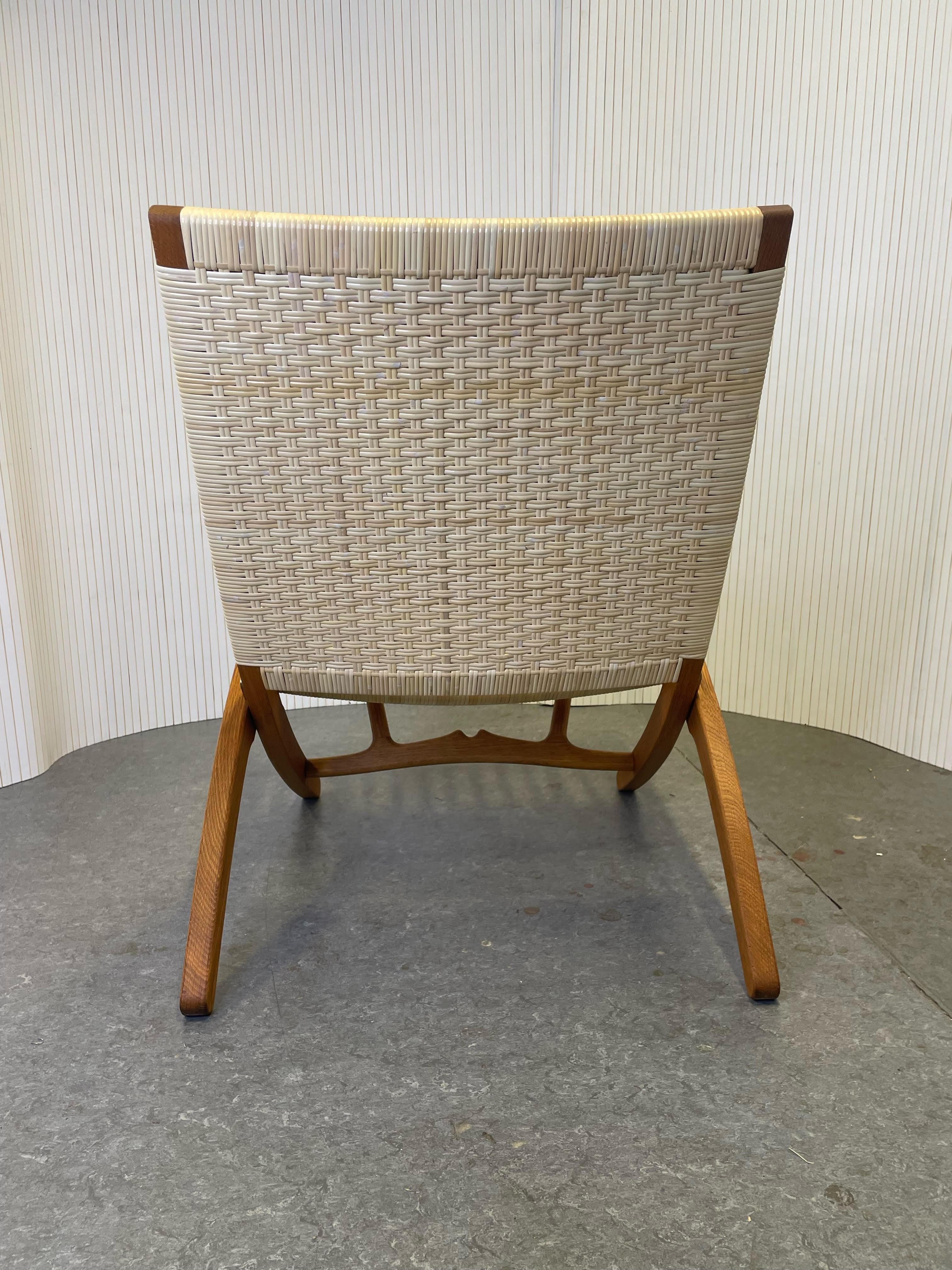 Danois Chaise pliante Hans J. Wegner modèle JH 512 des années 1960 entièrement restaurée, rotin et rotin neufs en vente