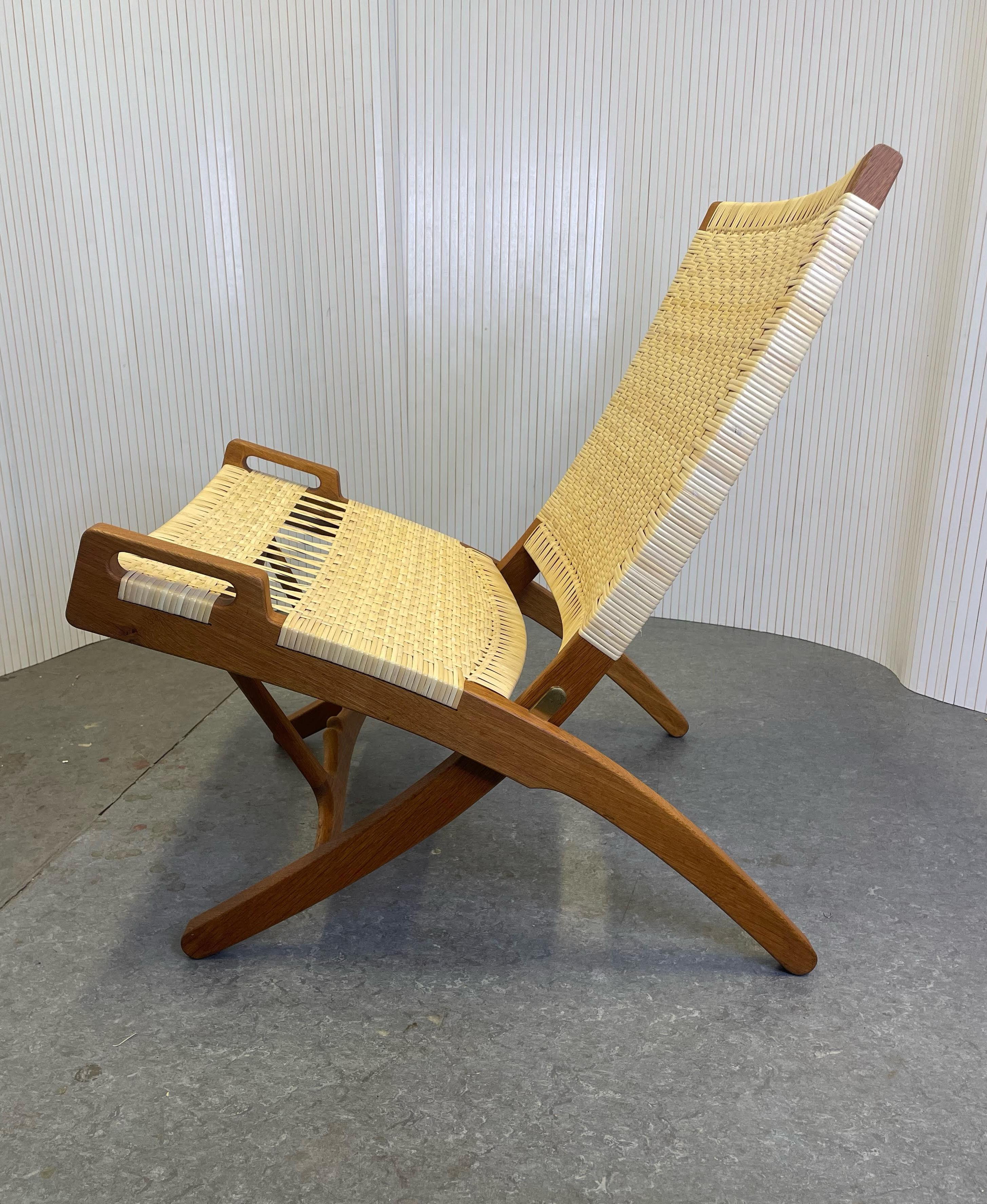 Milieu du XXe siècle Chaise pliante Hans J. Wegner modèle JH 512 des années 1960 entièrement restaurée, rotin et rotin neufs en vente