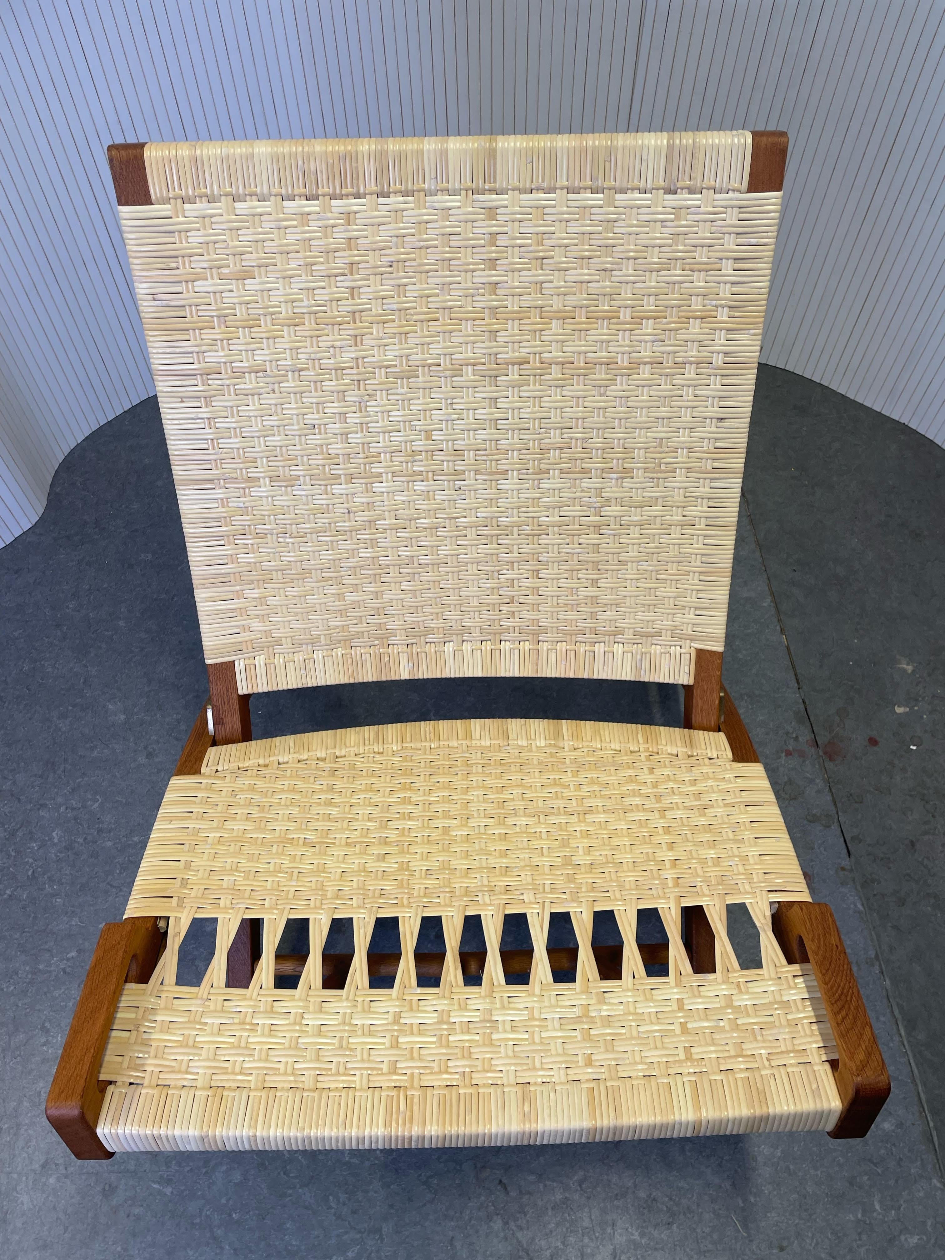 Chaise pliante Hans J. Wegner modèle JH 512 des années 1960 entièrement restaurée, rotin et rotin neufs en vente 2