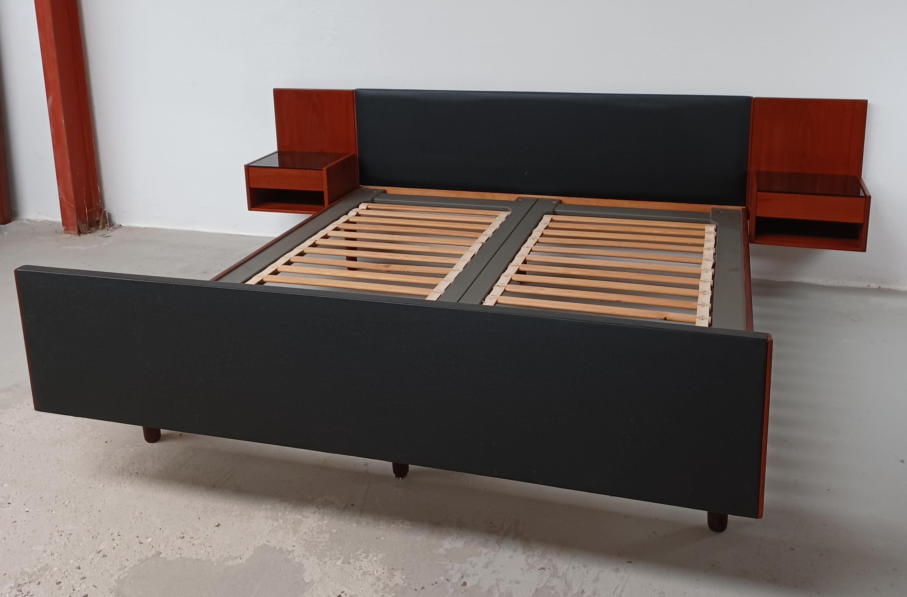 Scandinavian Modern 1960s Fully Restored Hans J. Wegner Queen Size Teak Bed with Nightstands   For Sale