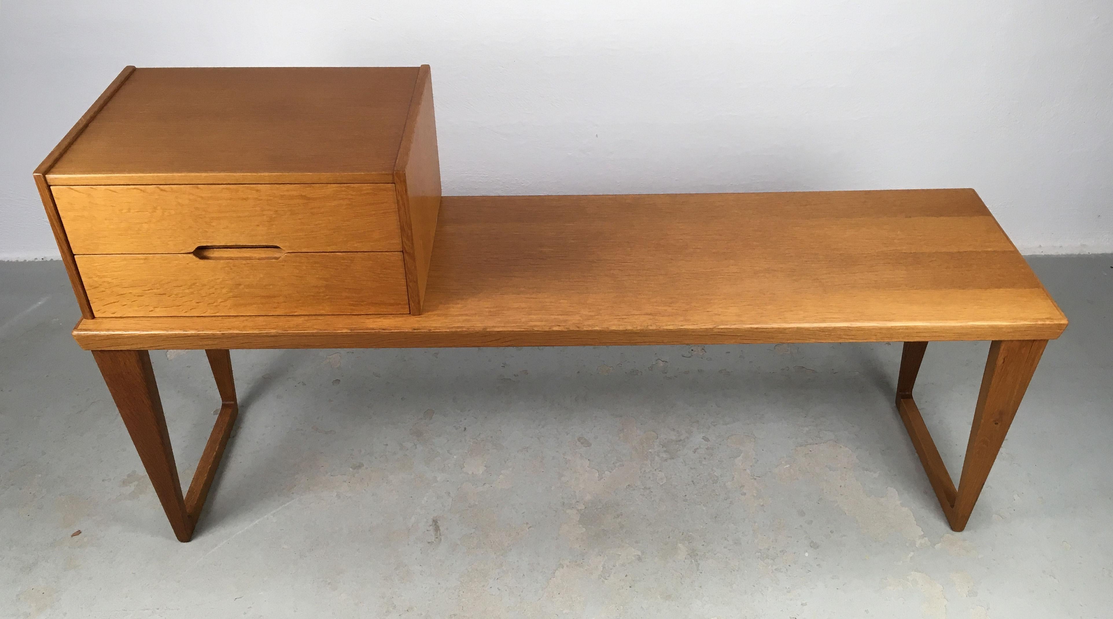 1960s Fully Restored Kai Kristiansen Oak Side Table with Chest of Drawers

Enterance hall set number 32 and 36 in oak consisting of a bench / side table and a small chest of drawers designed by Kai Kristiansen for Aksel Kjaersgaard in the
