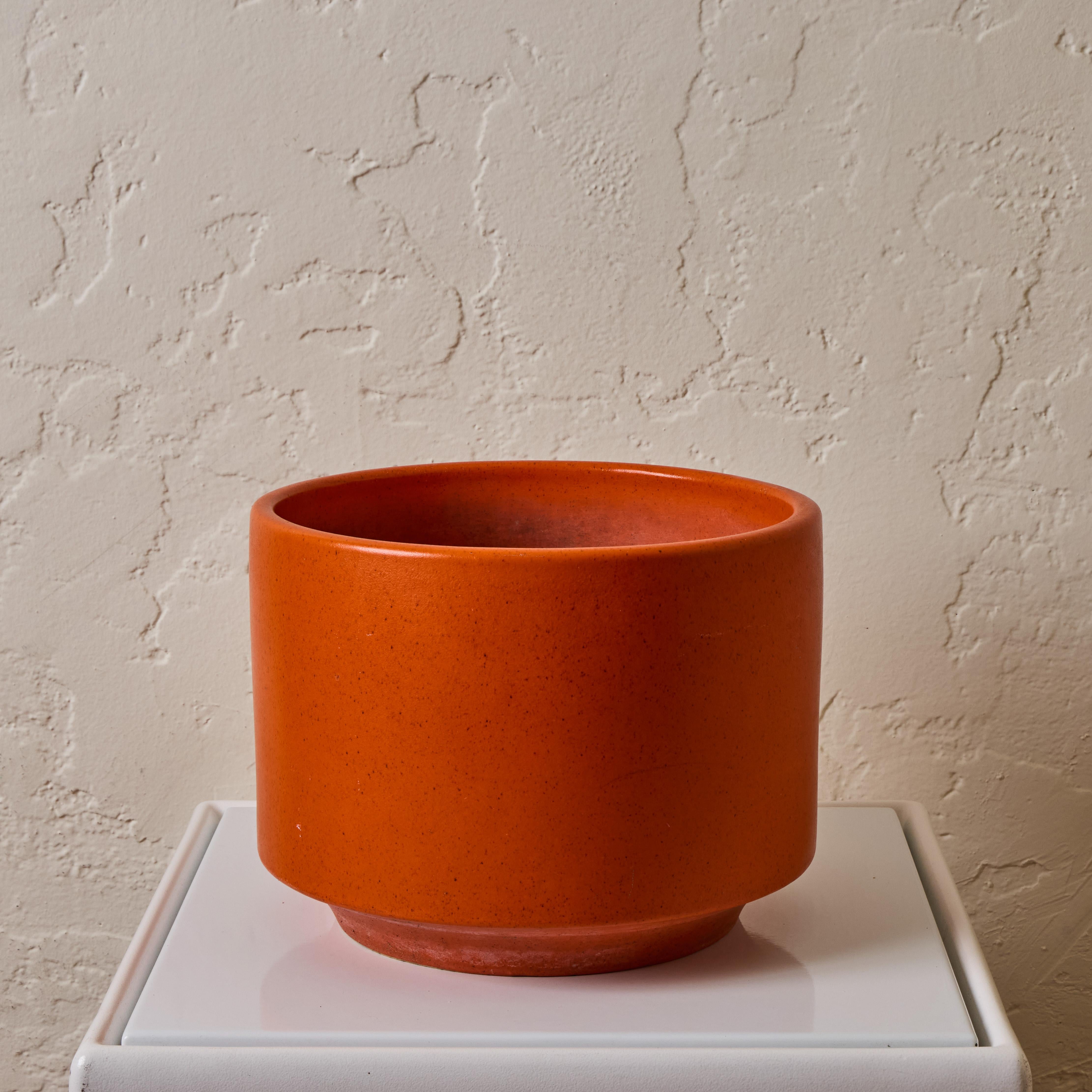 1960er Gainey Orange glasierter Übertopf im Zustand „Gut“ im Angebot in Glendale, CA