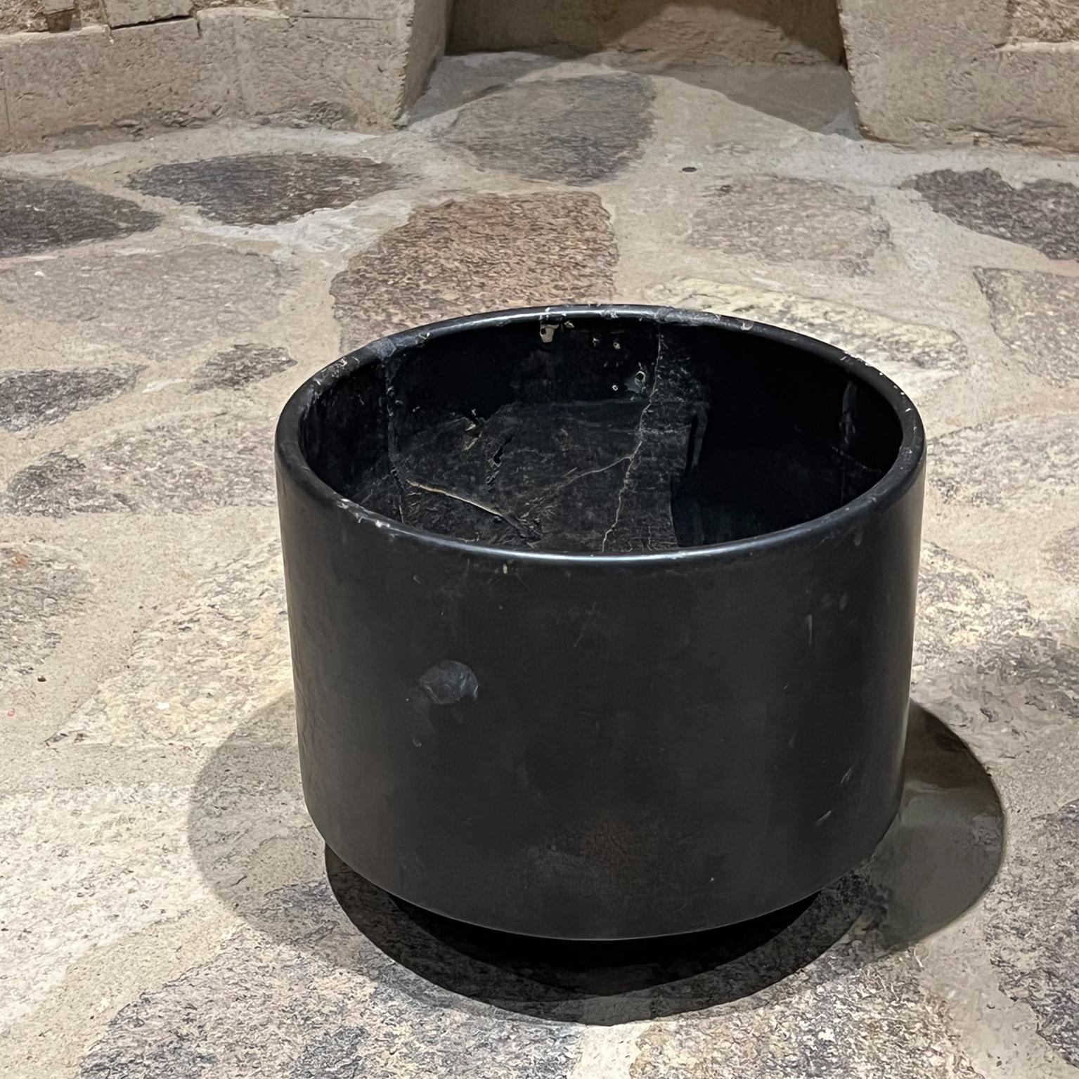 1960s Gainey Pottery Black Planter Footed Pot Architectural Modern Calif In Good Condition For Sale In Chula Vista, CA