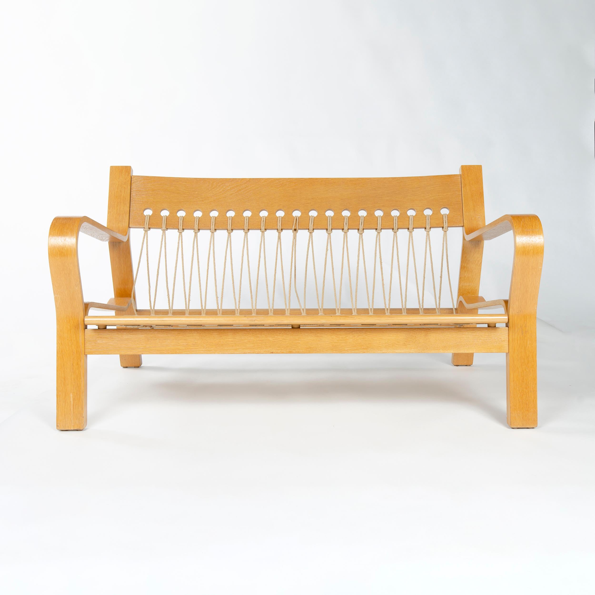 Mid-20th Century 1960s GE671 Settee by Hans J. Wegner for GETAMA in Laminated Oak For Sale