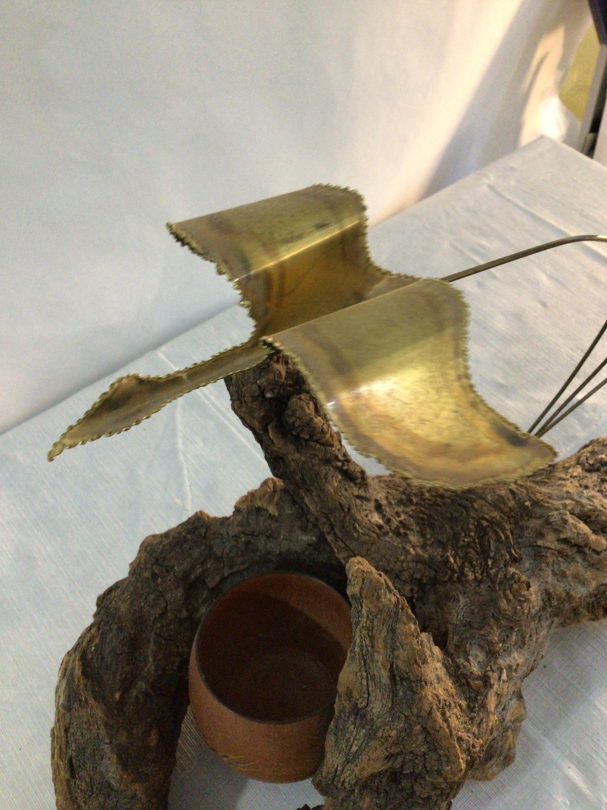 Scultura di oche in volo degli anni '60 su base di legno di driftwood In condizioni buone in vendita a Tarrytown, NY